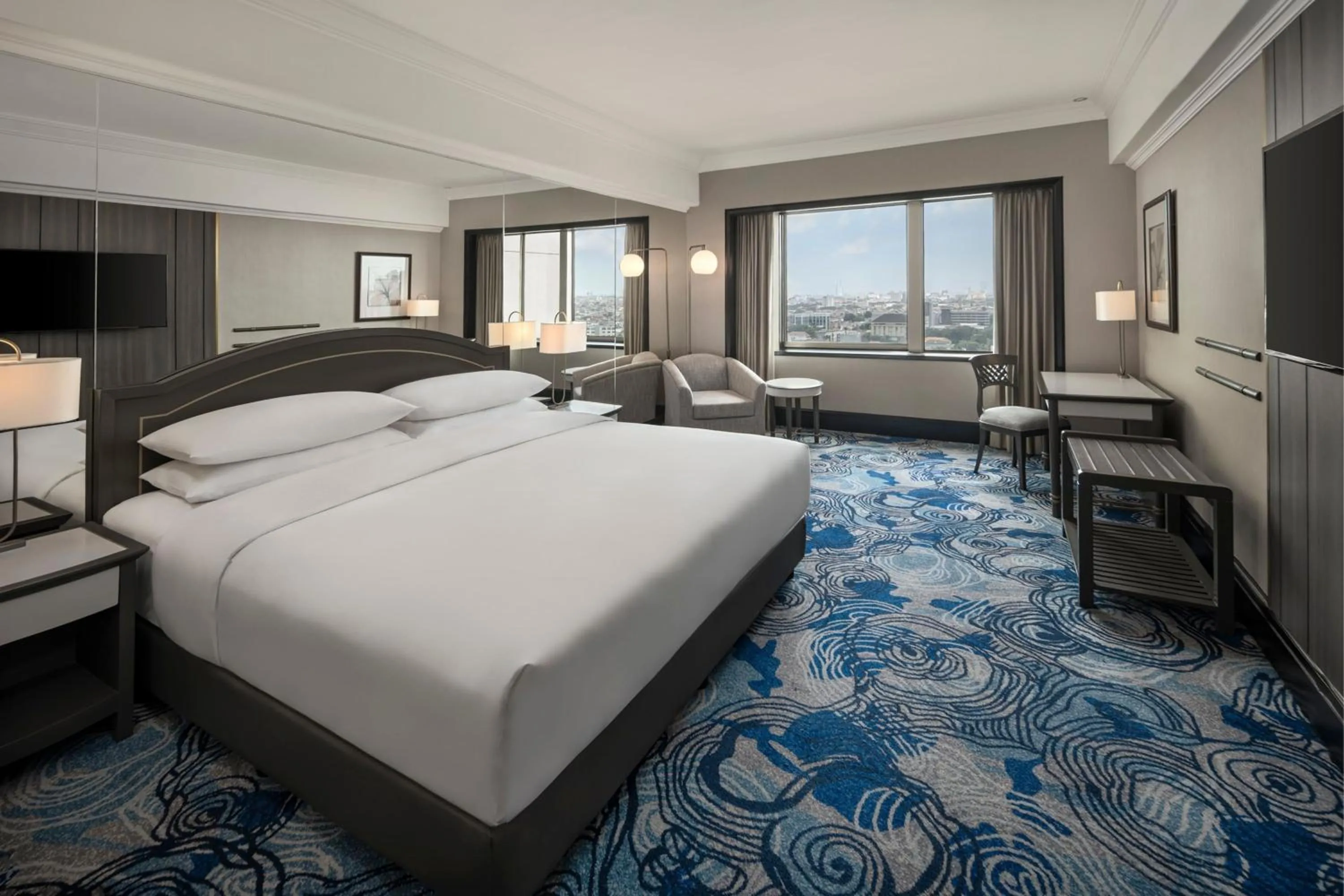 Photo of the whole room, Bed in Sheraton Surabaya Hotel & Towers