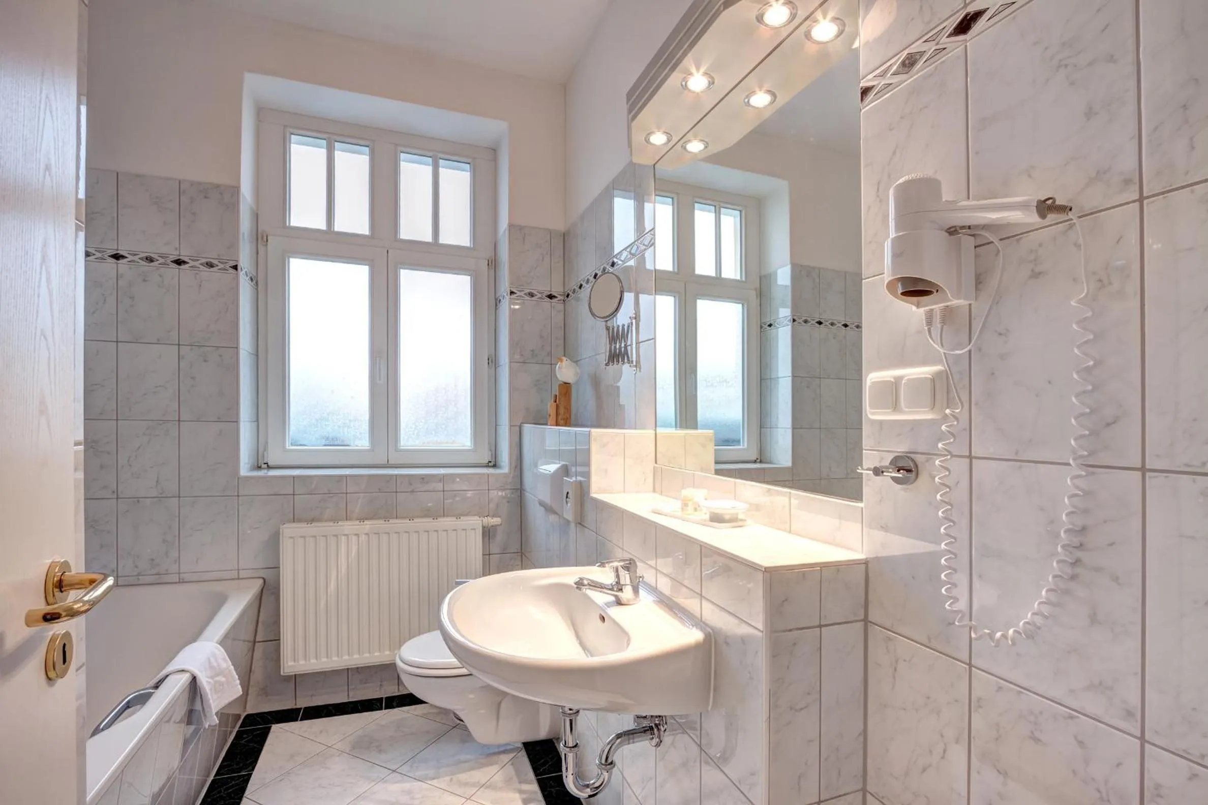 Toilet in Haus Seeblick Hotel Garni & Ferienwohnungen