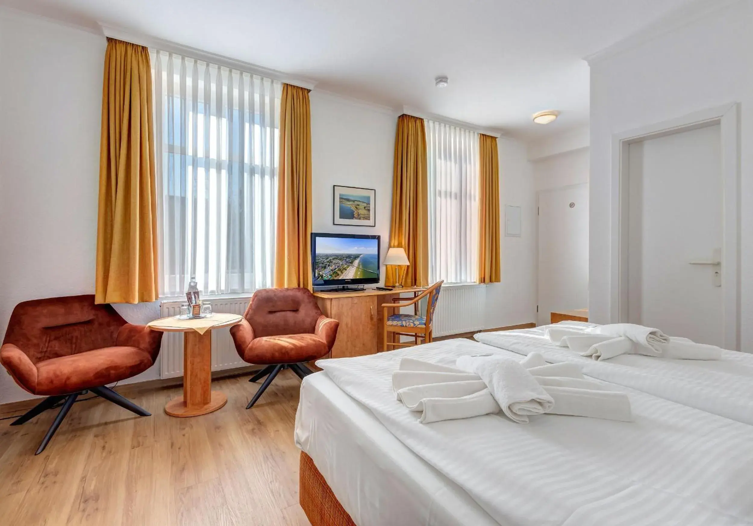 Standard Double Room - Land Side in Haus Seeblick Hotel Garni & Ferienwohnungen Standard Double Room - Land Side in Haus Seeblick Hotel Garni & Ferienwohnungen