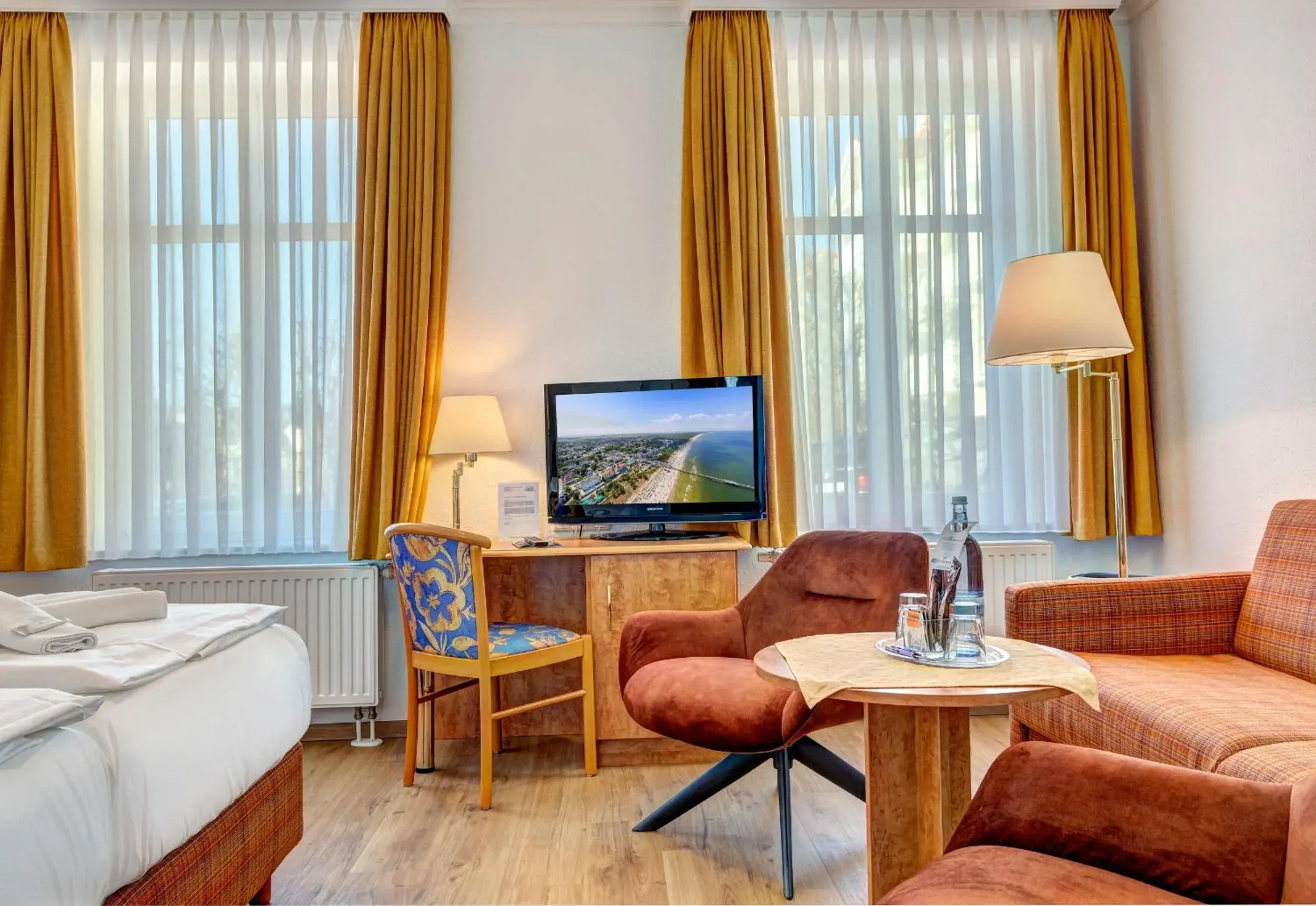 Comfort Double Room - Land Side in Haus Seeblick Hotel Garni & Ferienwohnungen Comfort Double Room - Land Side in Haus Seeblick Hotel Garni & Ferienwohnungen