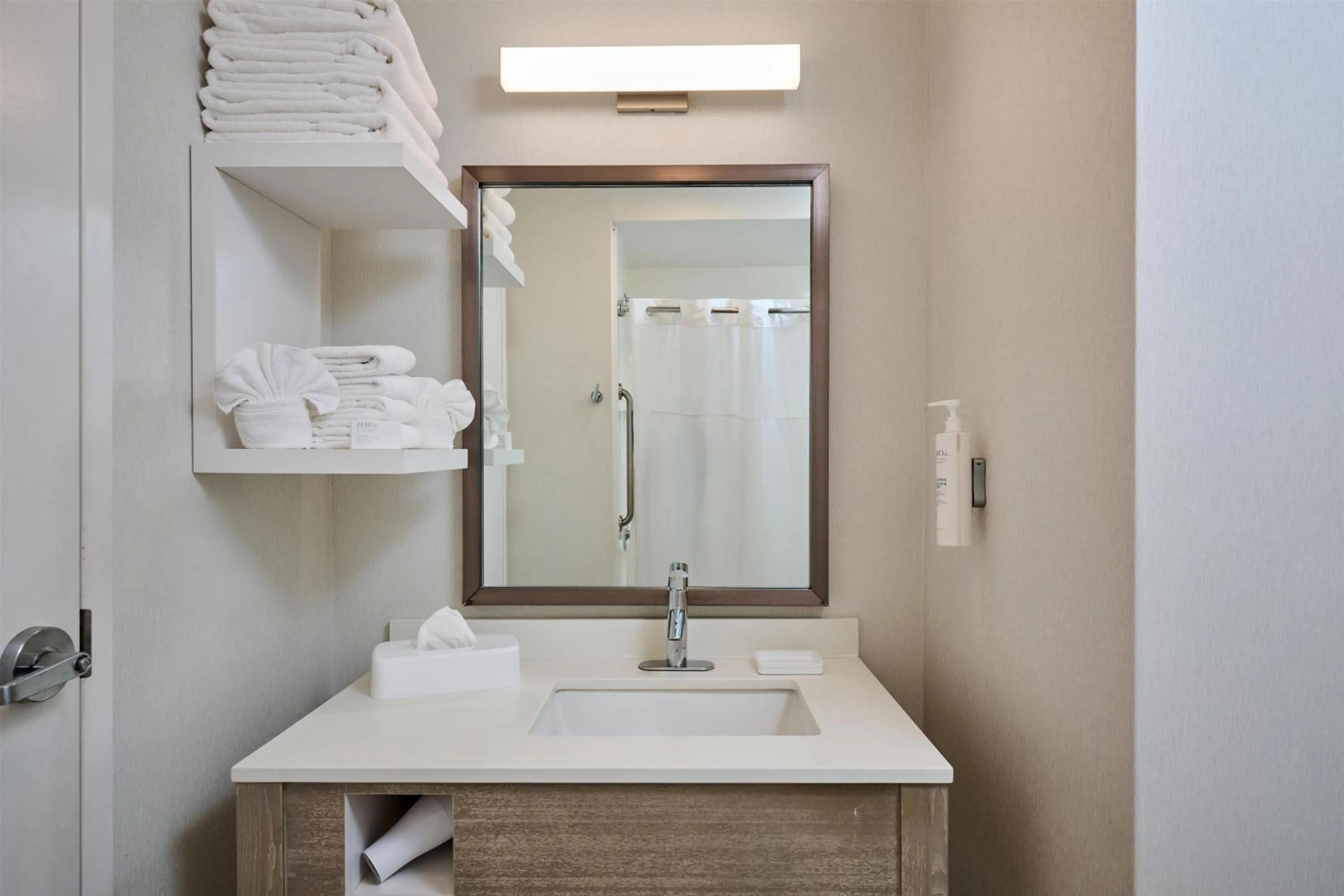 Bathroom in Hampton Inn & Suites Hermosa Beach