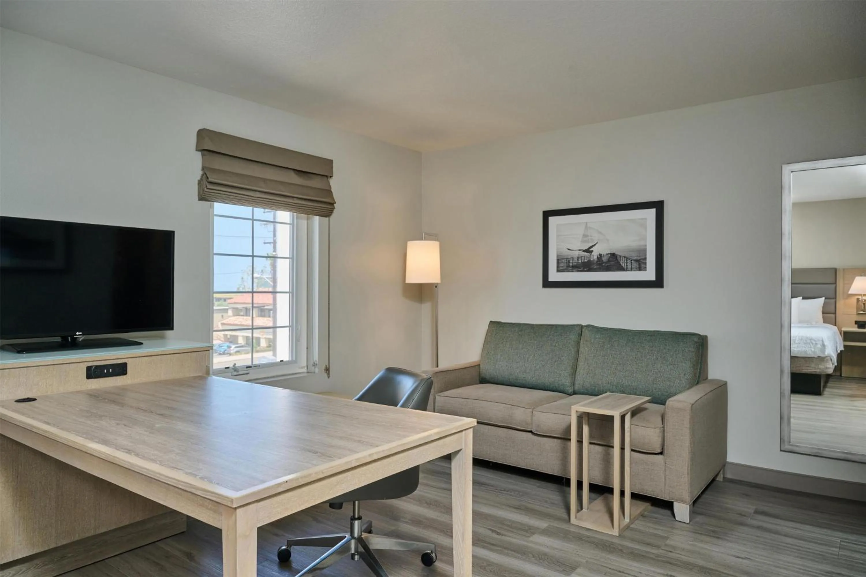 Bedroom in Hampton Inn & Suites Hermosa Beach