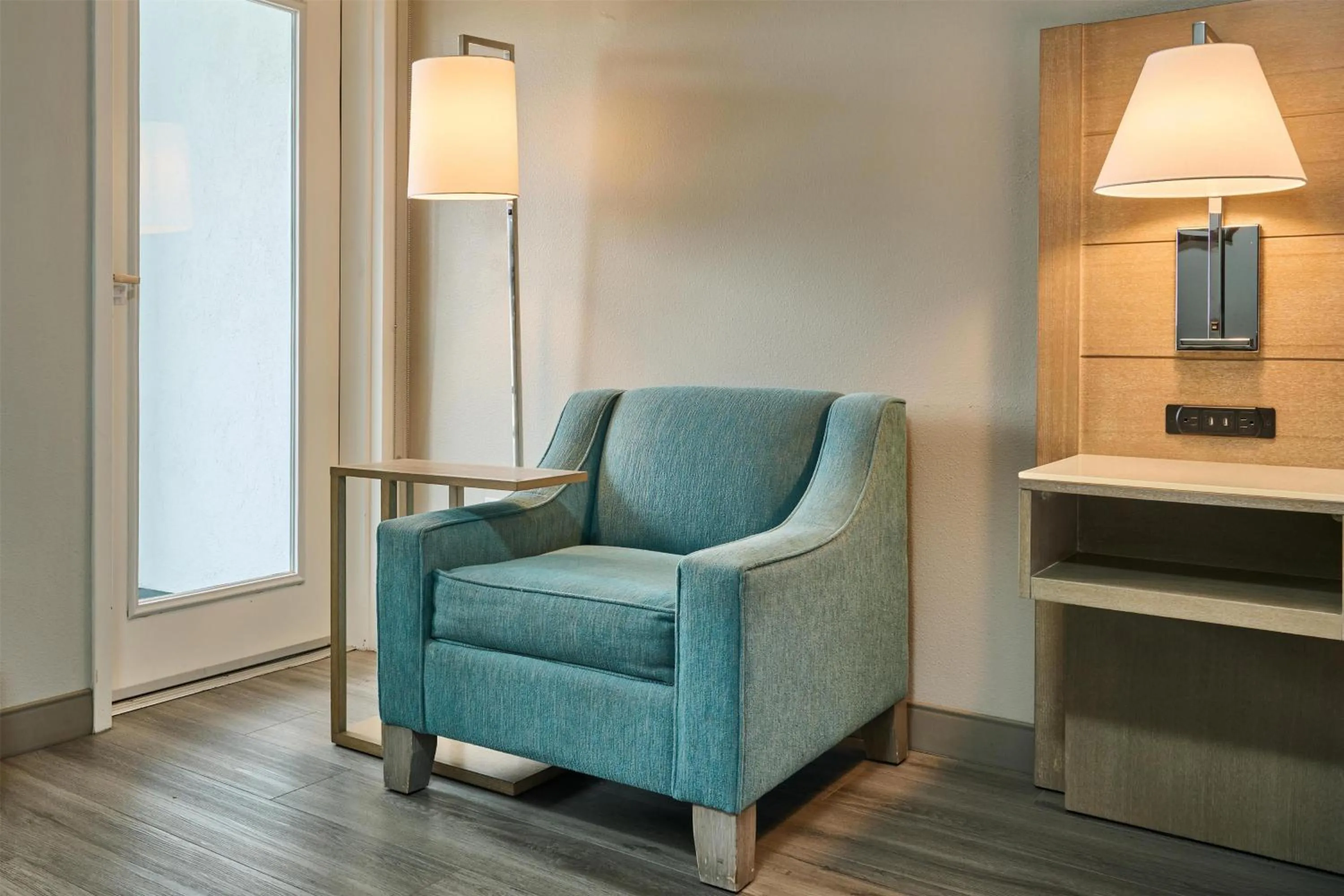 Photo of the whole room in Hampton Inn & Suites Hermosa Beach