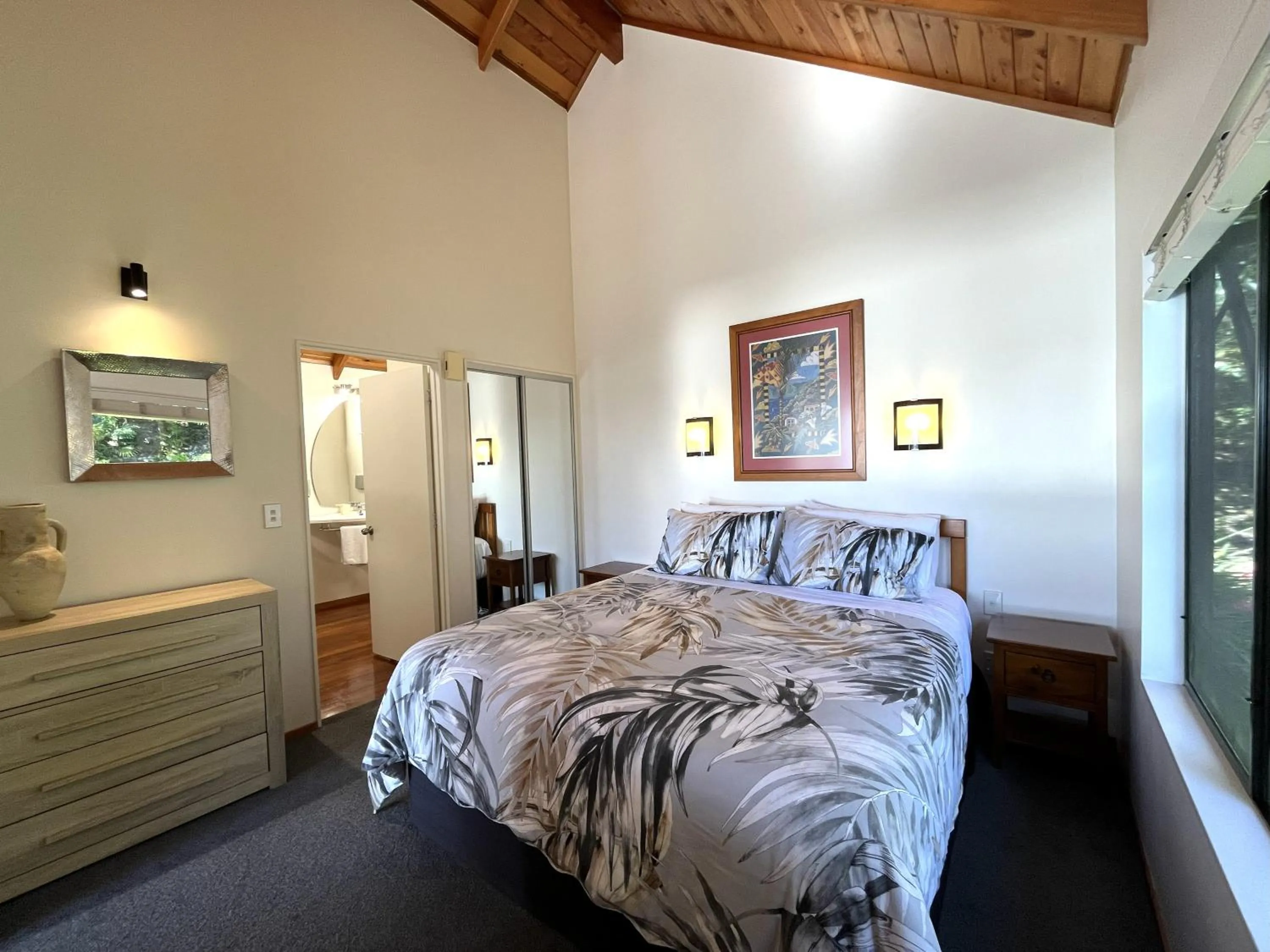 Hot Tub, Bed in Abri Apartments