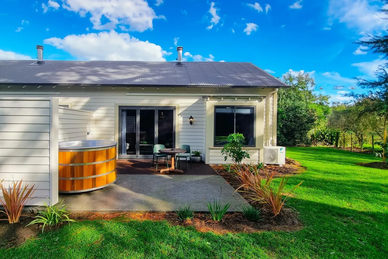 Garden Cottage with Hot Tub in Parehua Resort