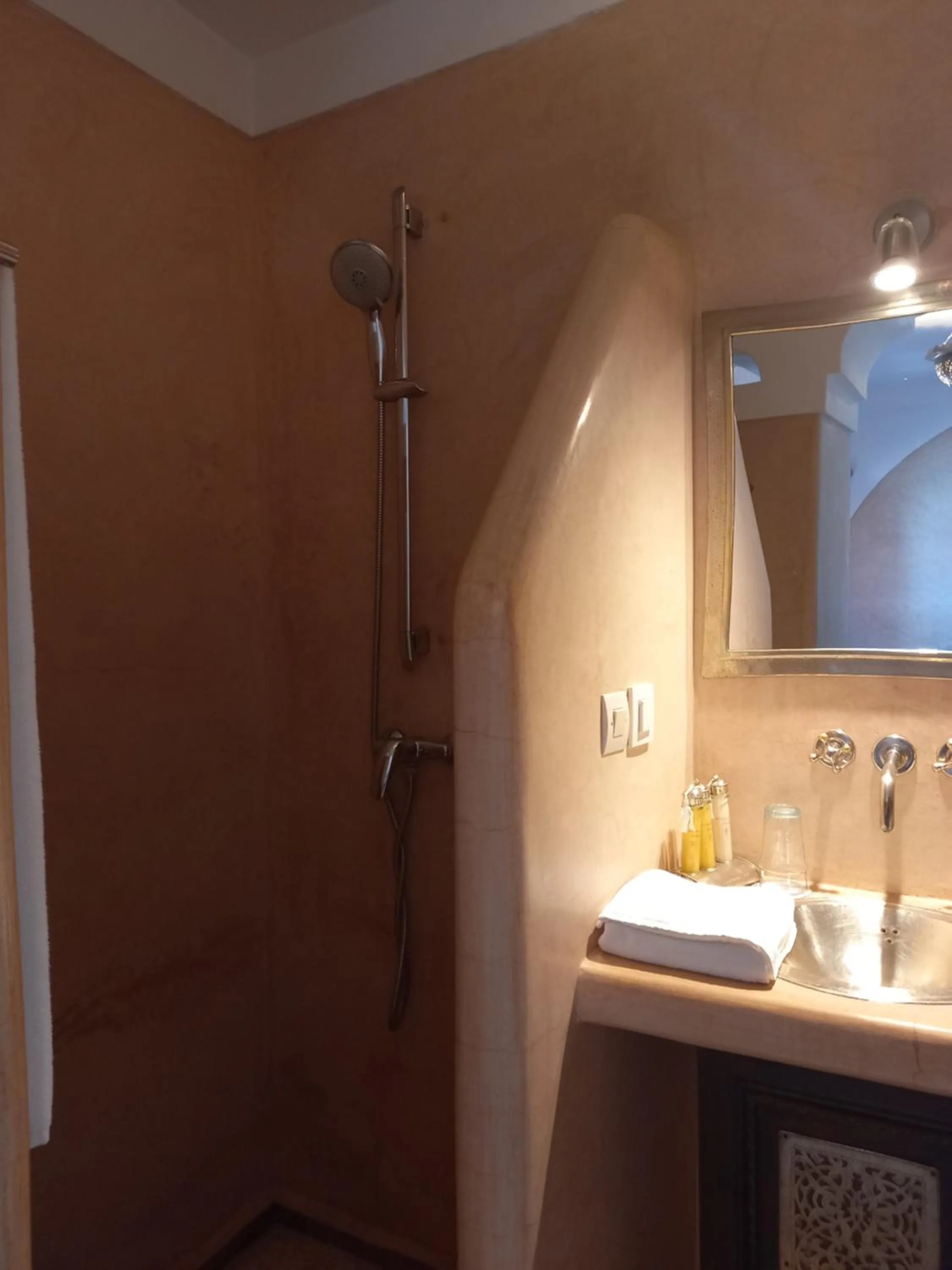 Shower in Riad CHERRATA