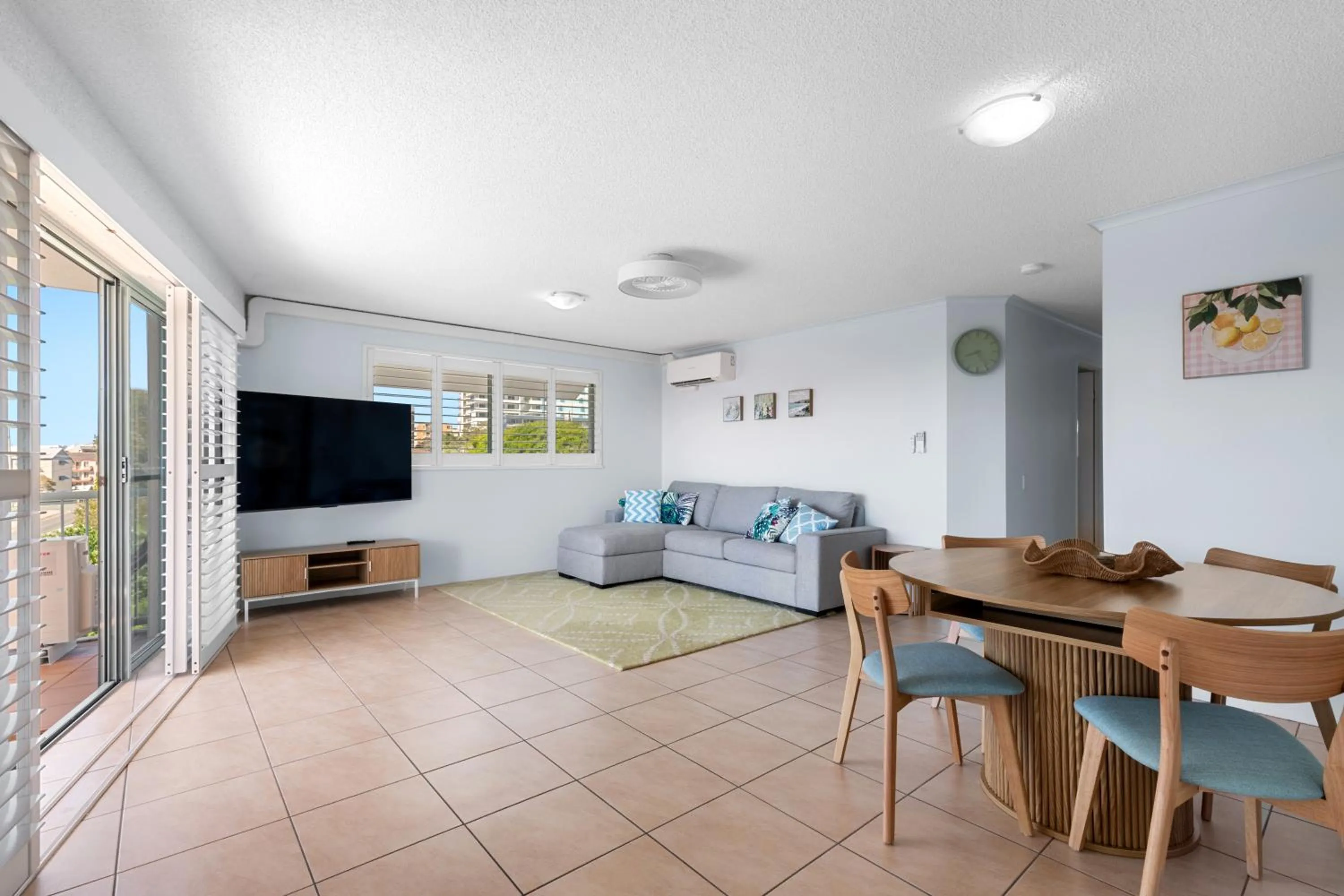 TV and multimedia in Kings Bay Apartments