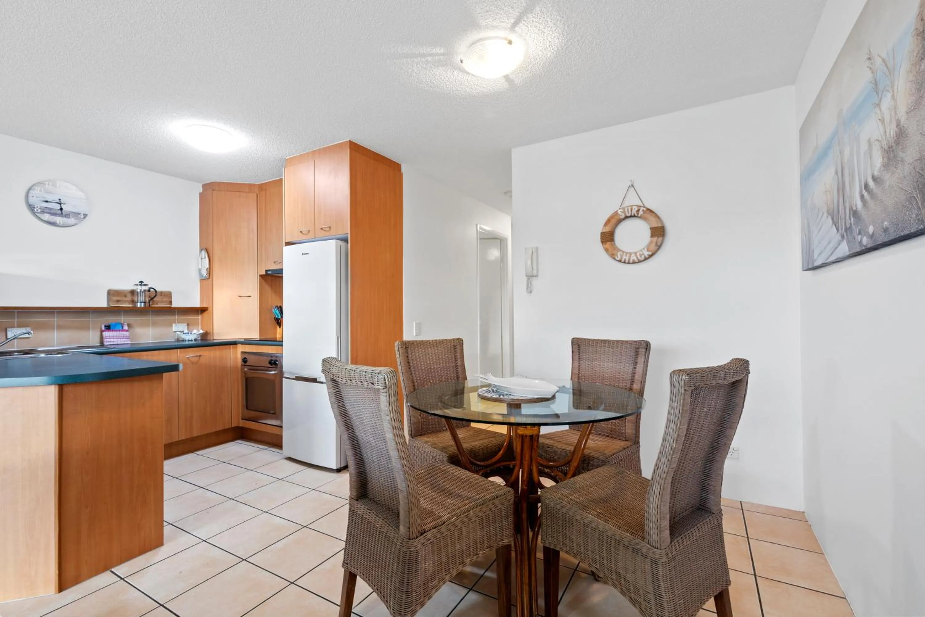 Kitchen or kitchenette in Kings Bay Apartments