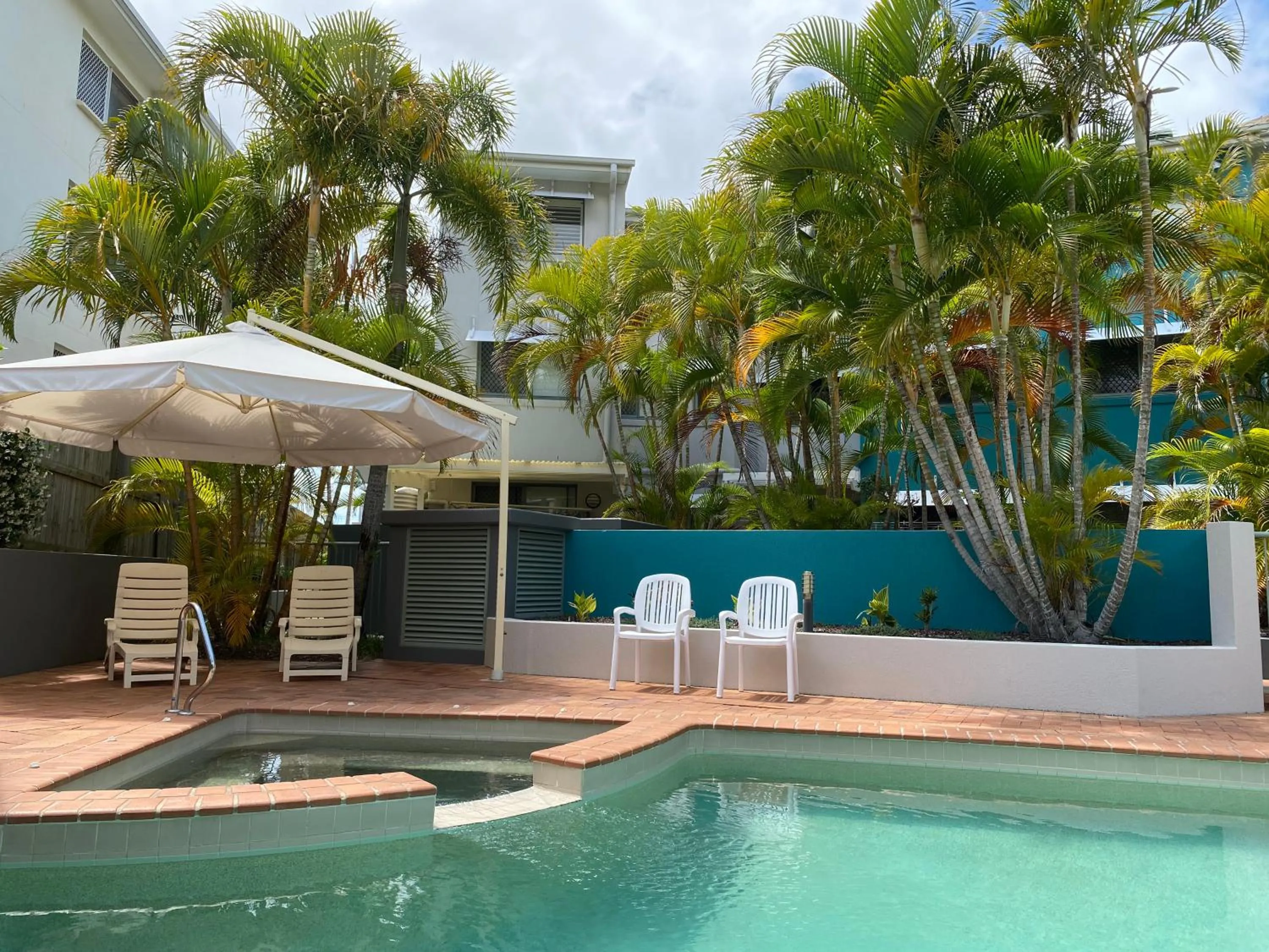 Swimming pool in Kings Bay Apartments