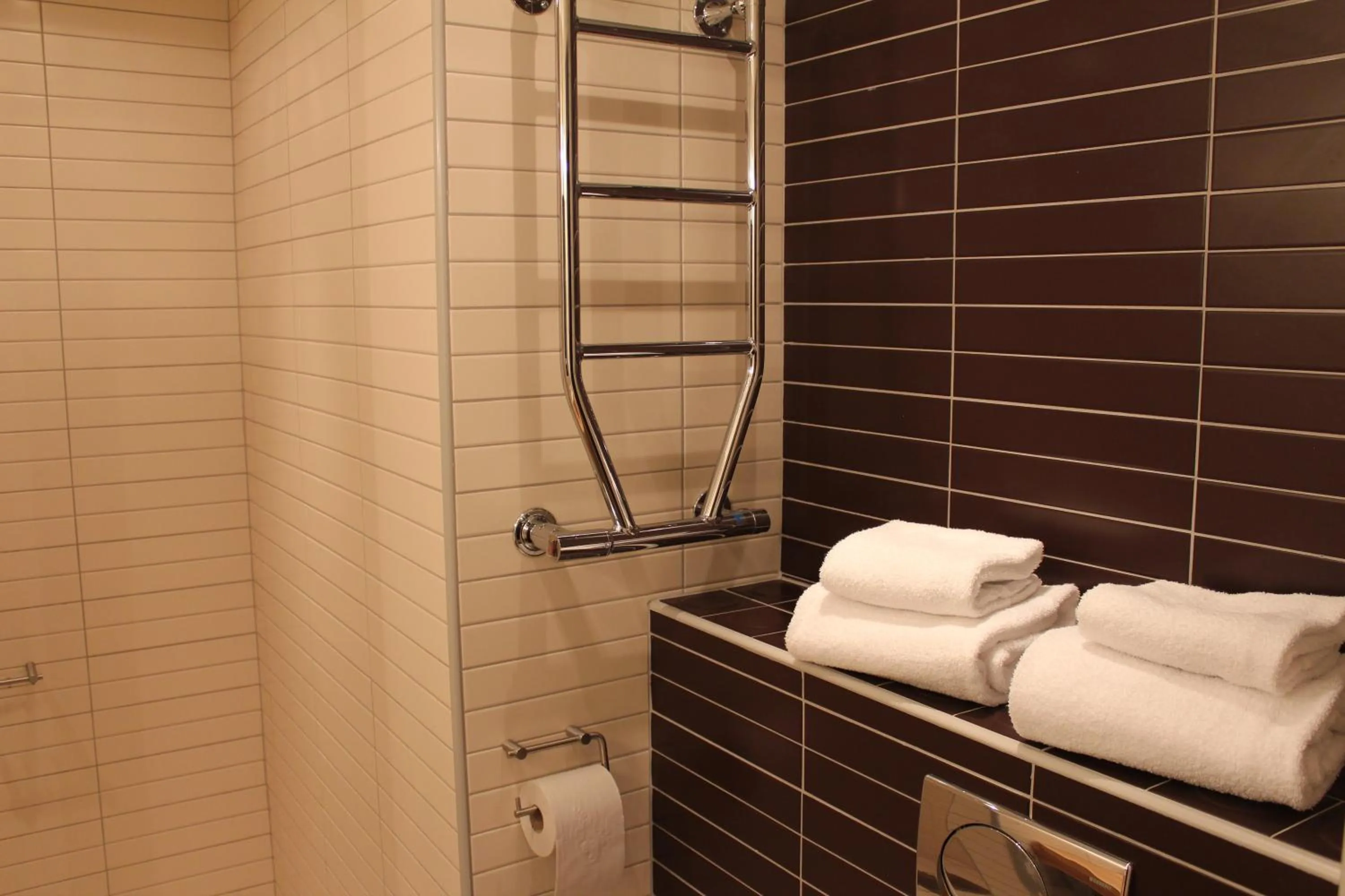 Bathroom in Hotell Åsen