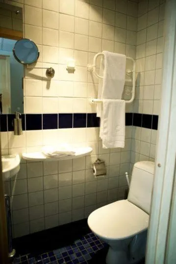 Bathroom in Hotell Åsen