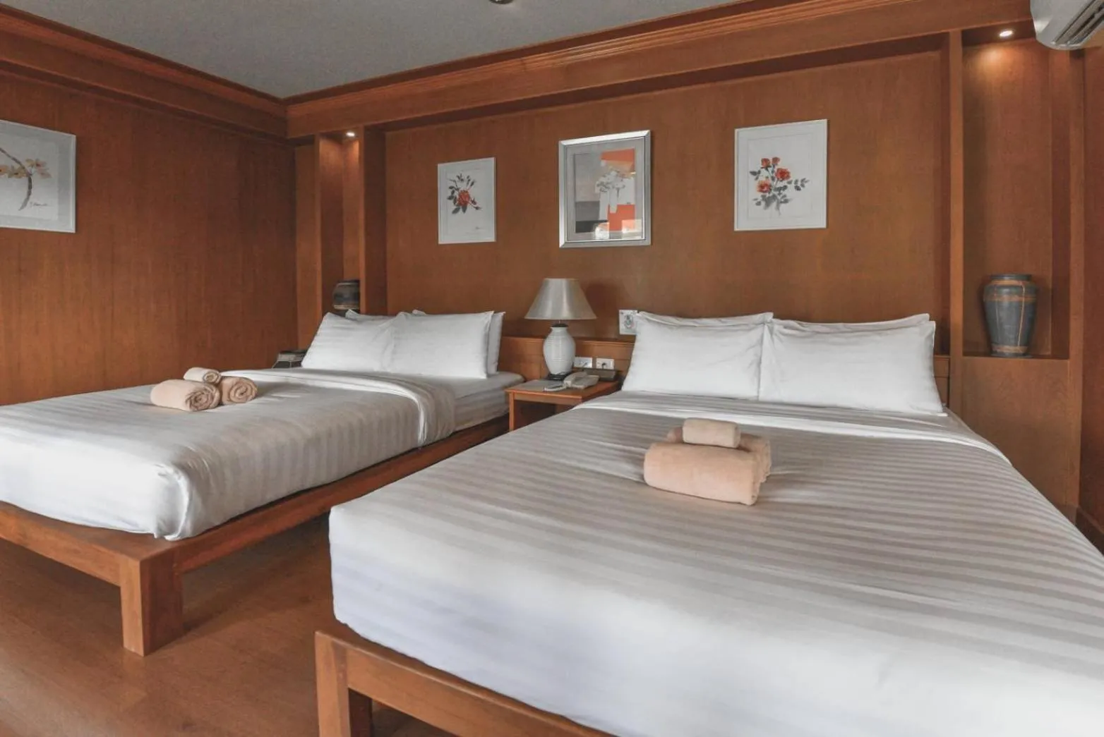 Bed in Ko Tao Paradise Resort