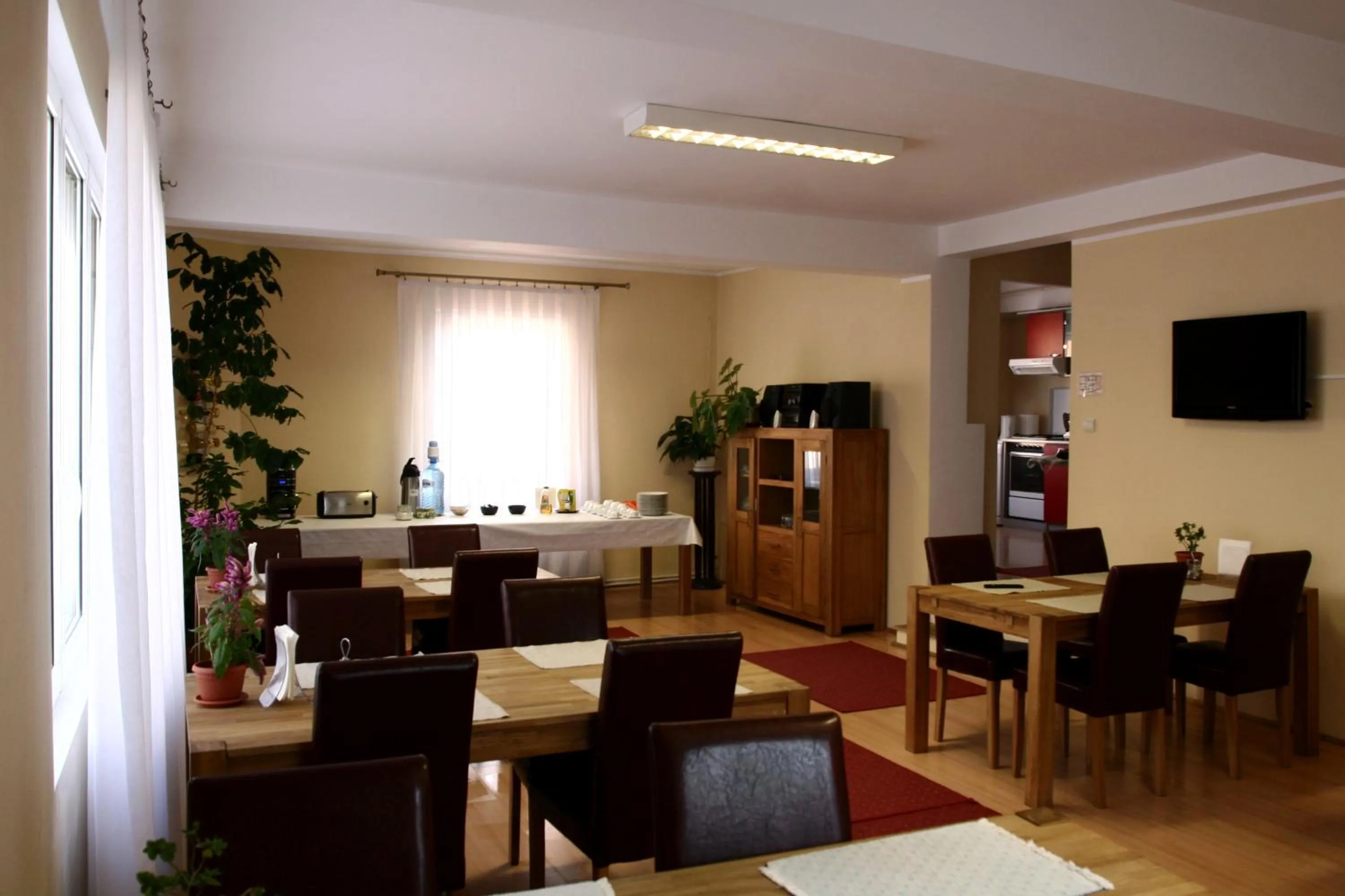 Restaurant/places to eat in Vila Parc