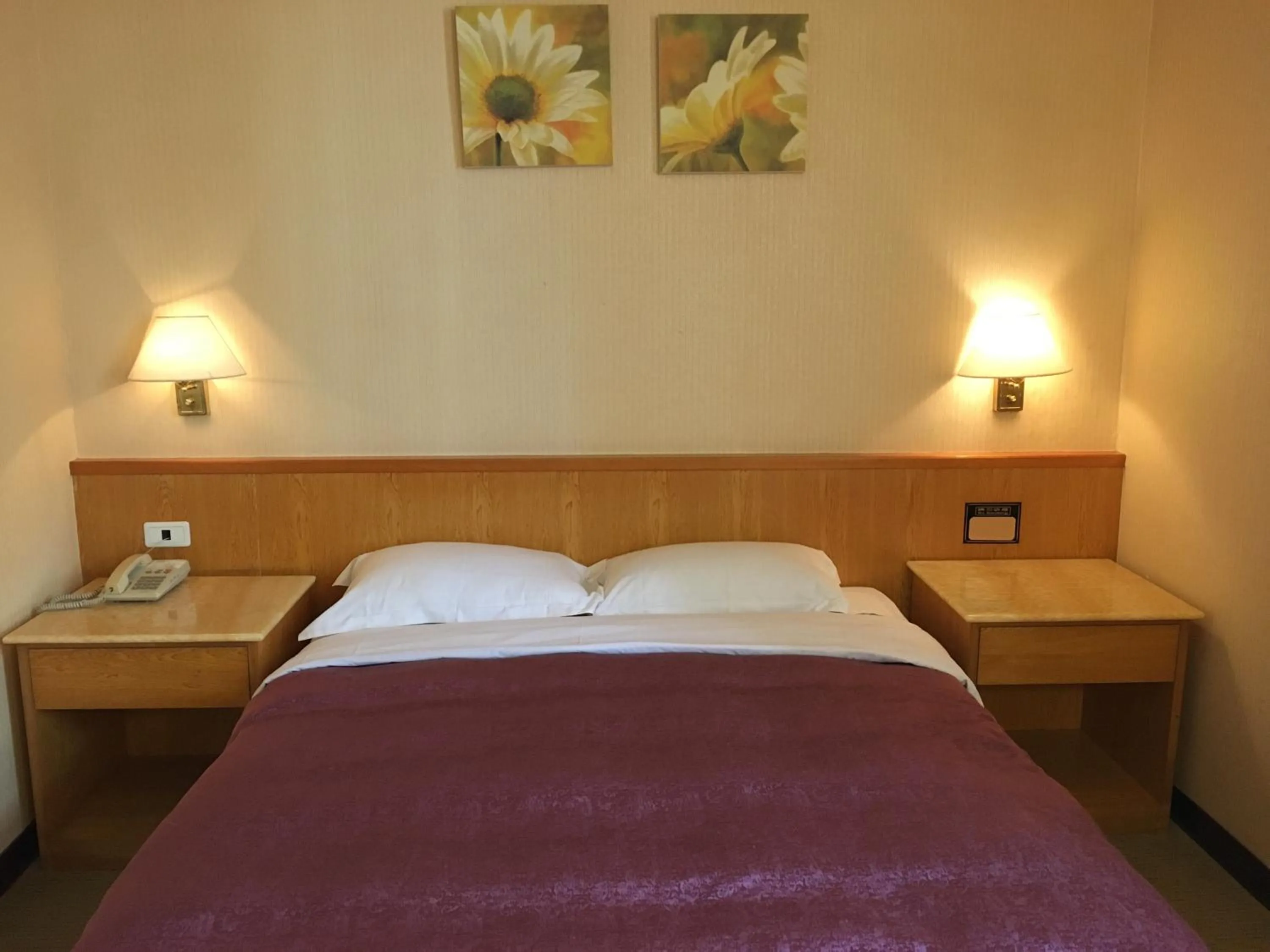 Bed in Eastern Beauty Hotel