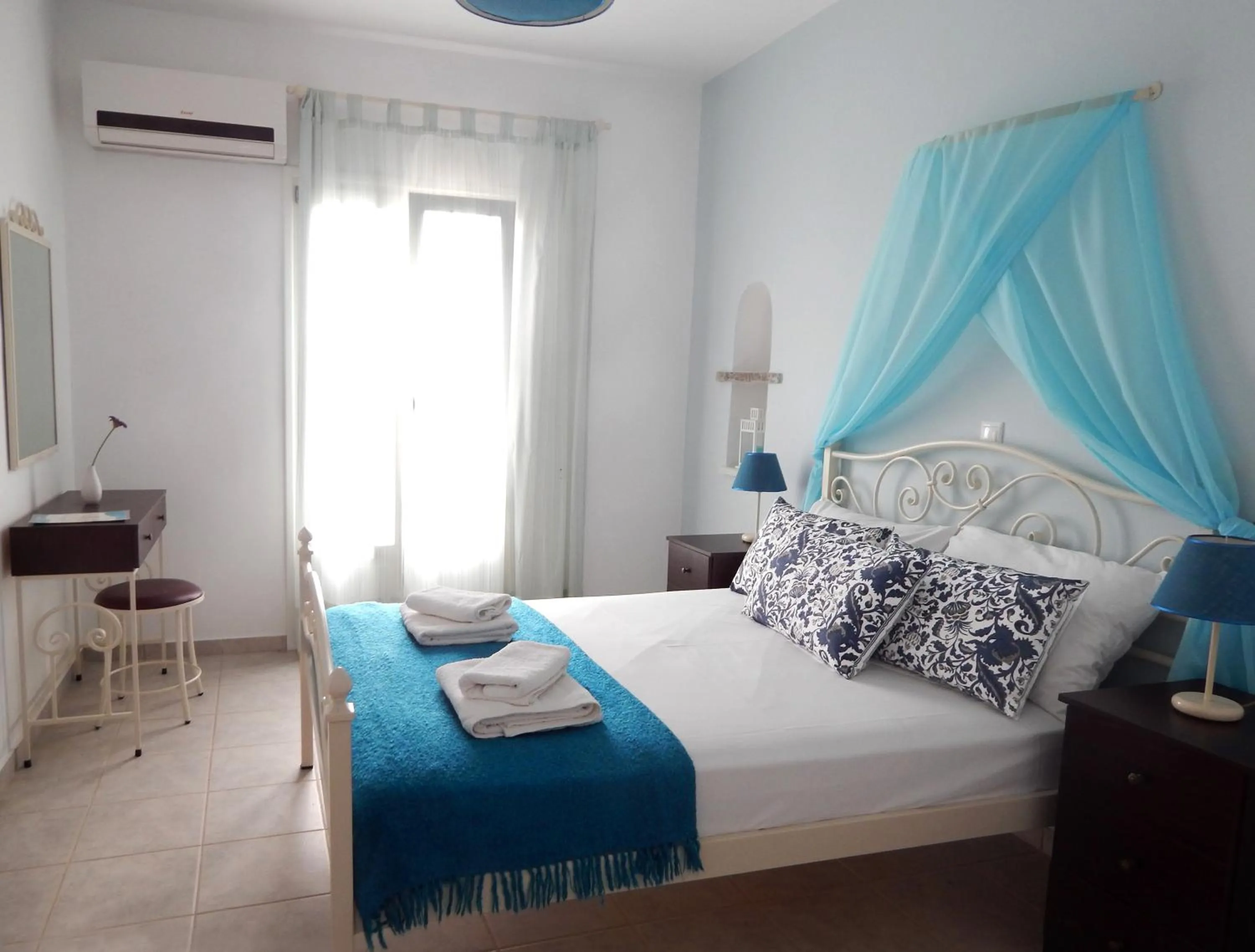 Bedroom, Bed in Dolphin Kastraki Studios