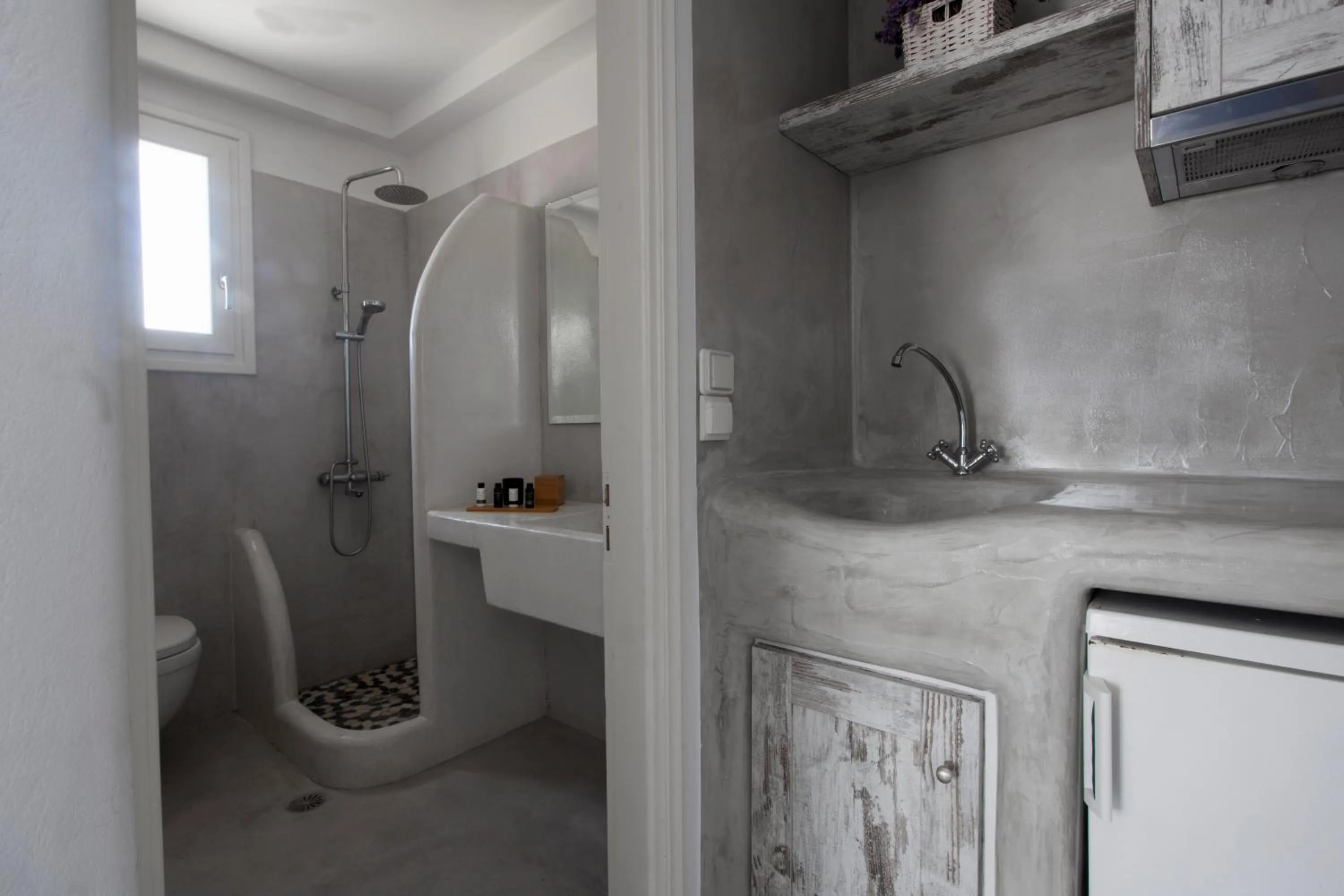 Bathroom in Dolphin Kastraki Studios