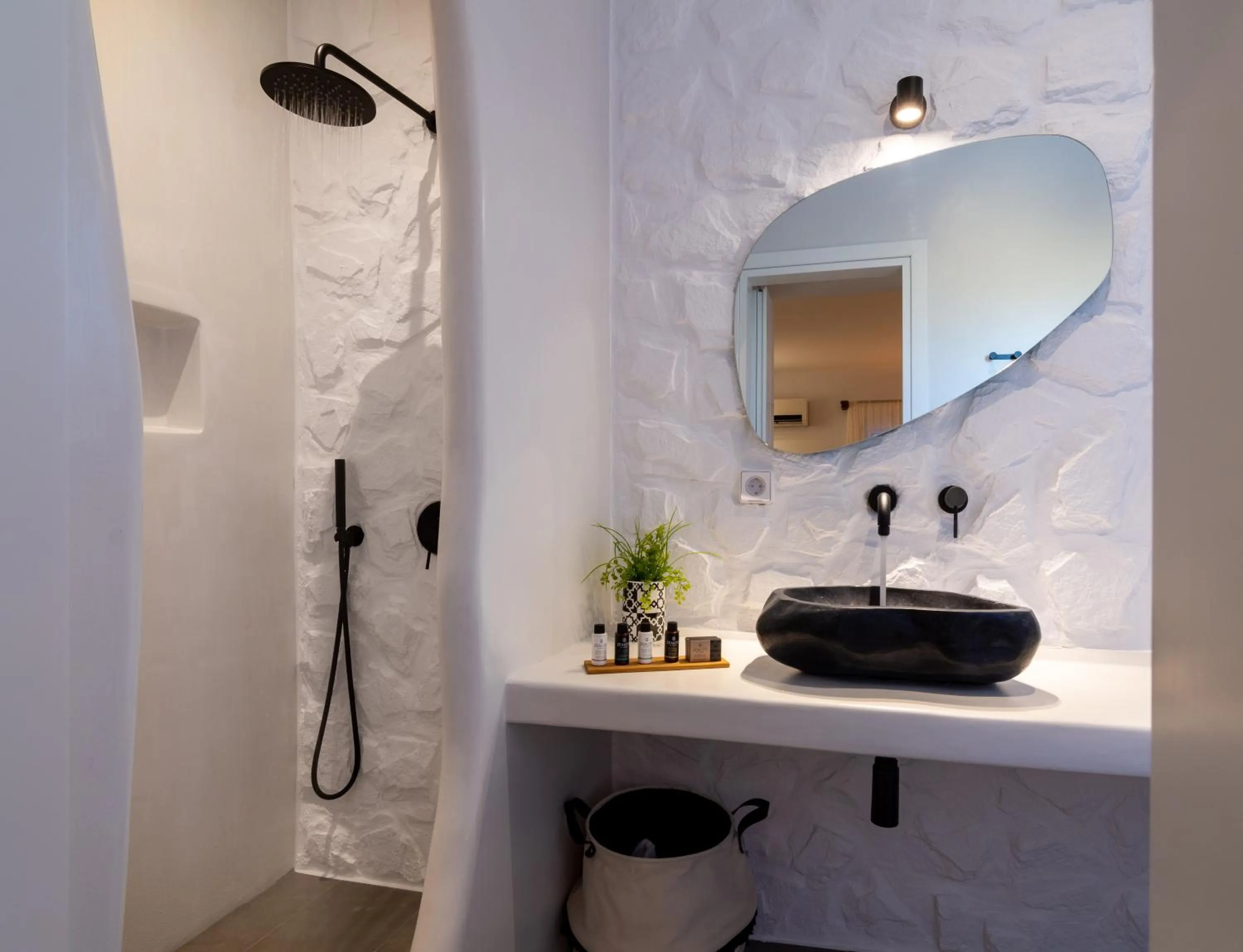 Shower in Dolphin Kastraki Studios