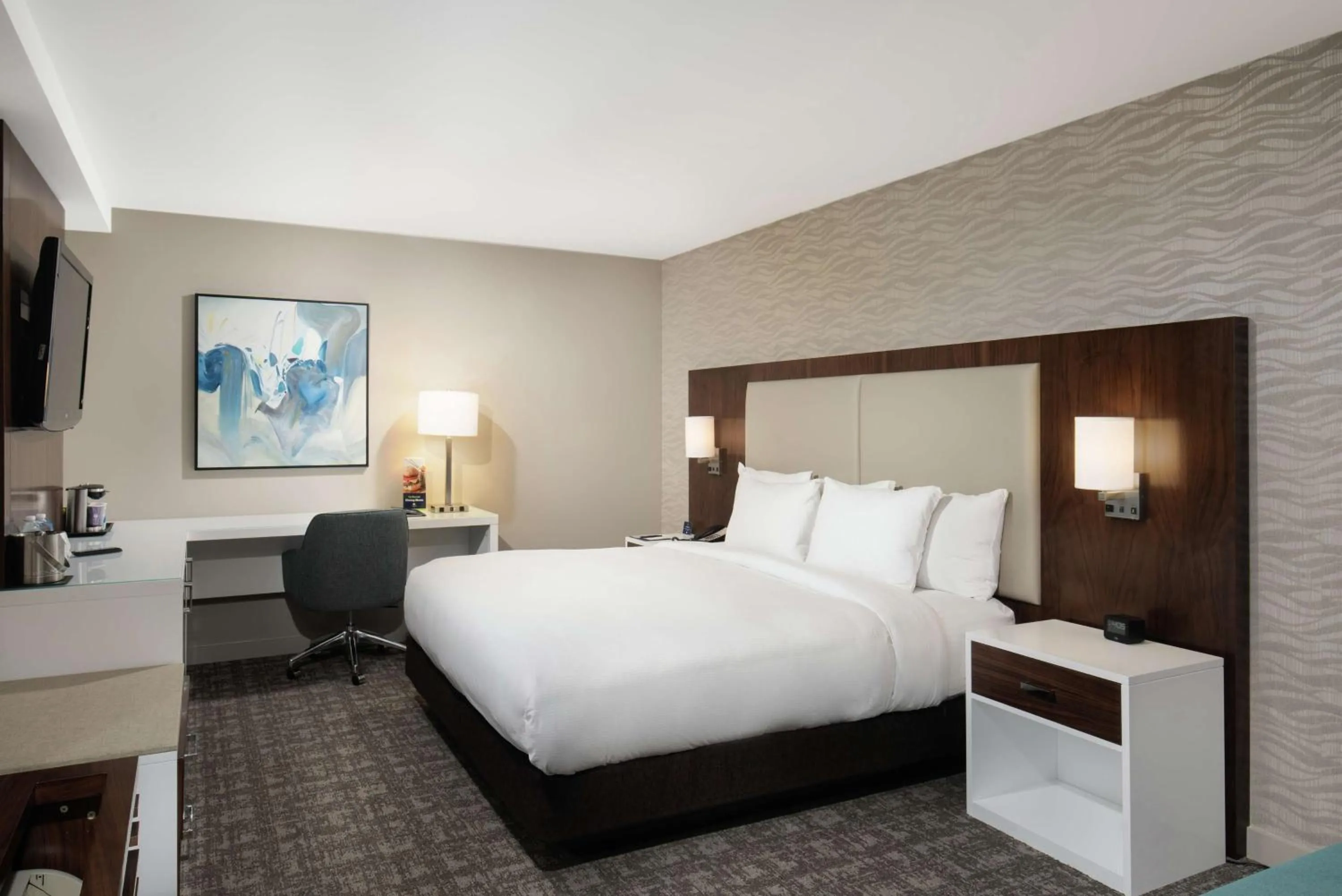 Bedroom, Bed in DoubleTree by Hilton Monrovia - Pasadena Area