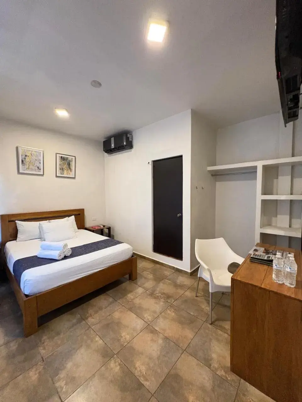 Queen Room - single occupancy in 15 AVENIDA Queen Room - single occupancy in 15 AVENIDA