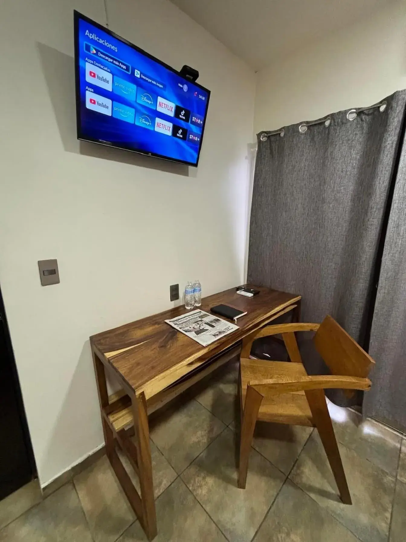 Queen Room - single occupancy in 15 AVENIDA Queen Room - single occupancy in 15 AVENIDA