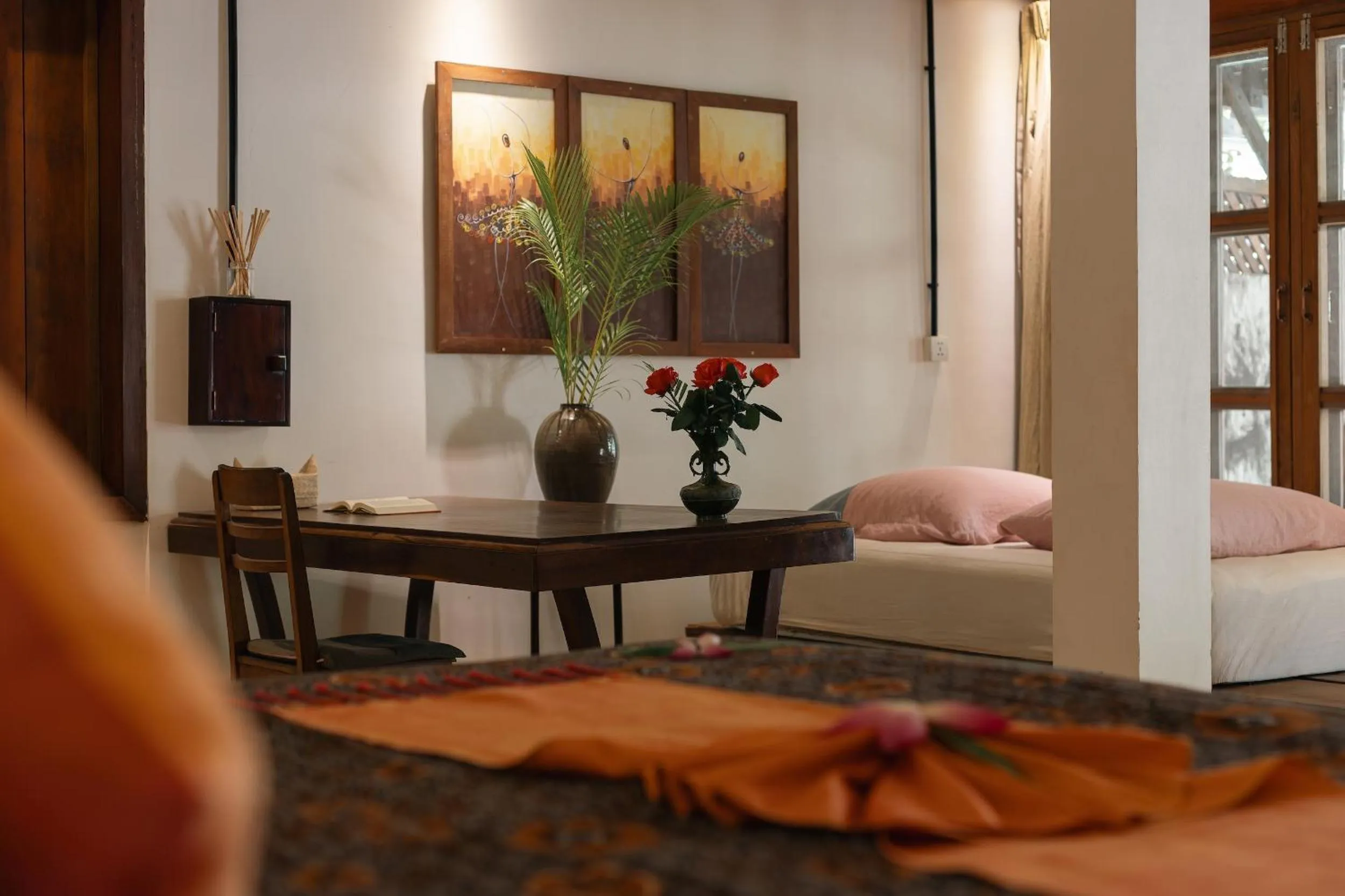 Decorative detail, Bed in Maisons Wat Kor