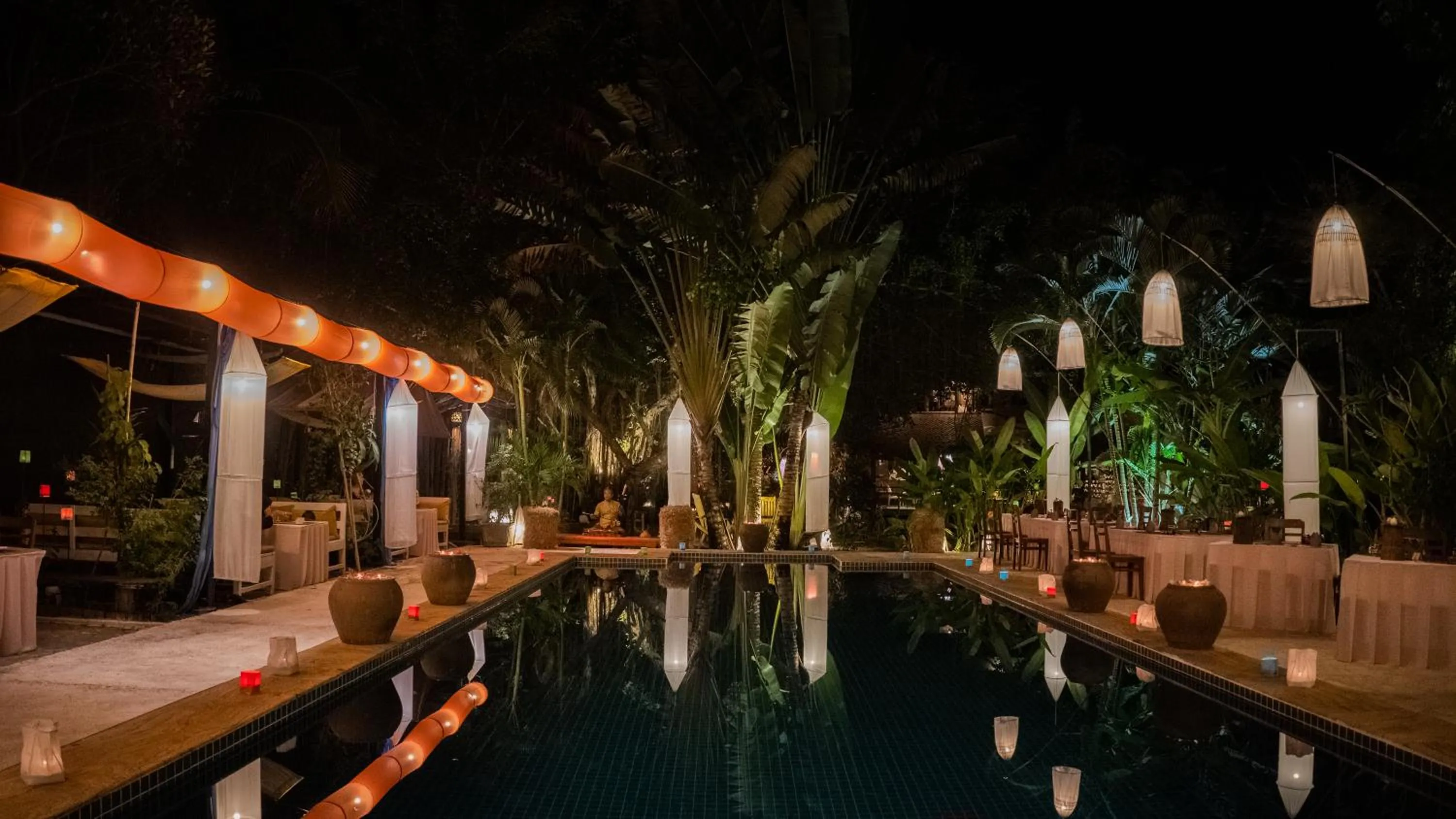 Swimming pool in Maisons Wat Kor