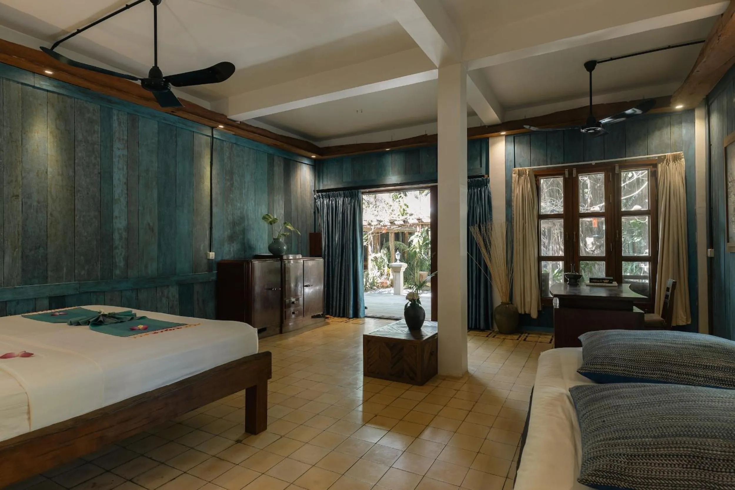 Balcony/Terrace, Bed in Maisons Wat Kor