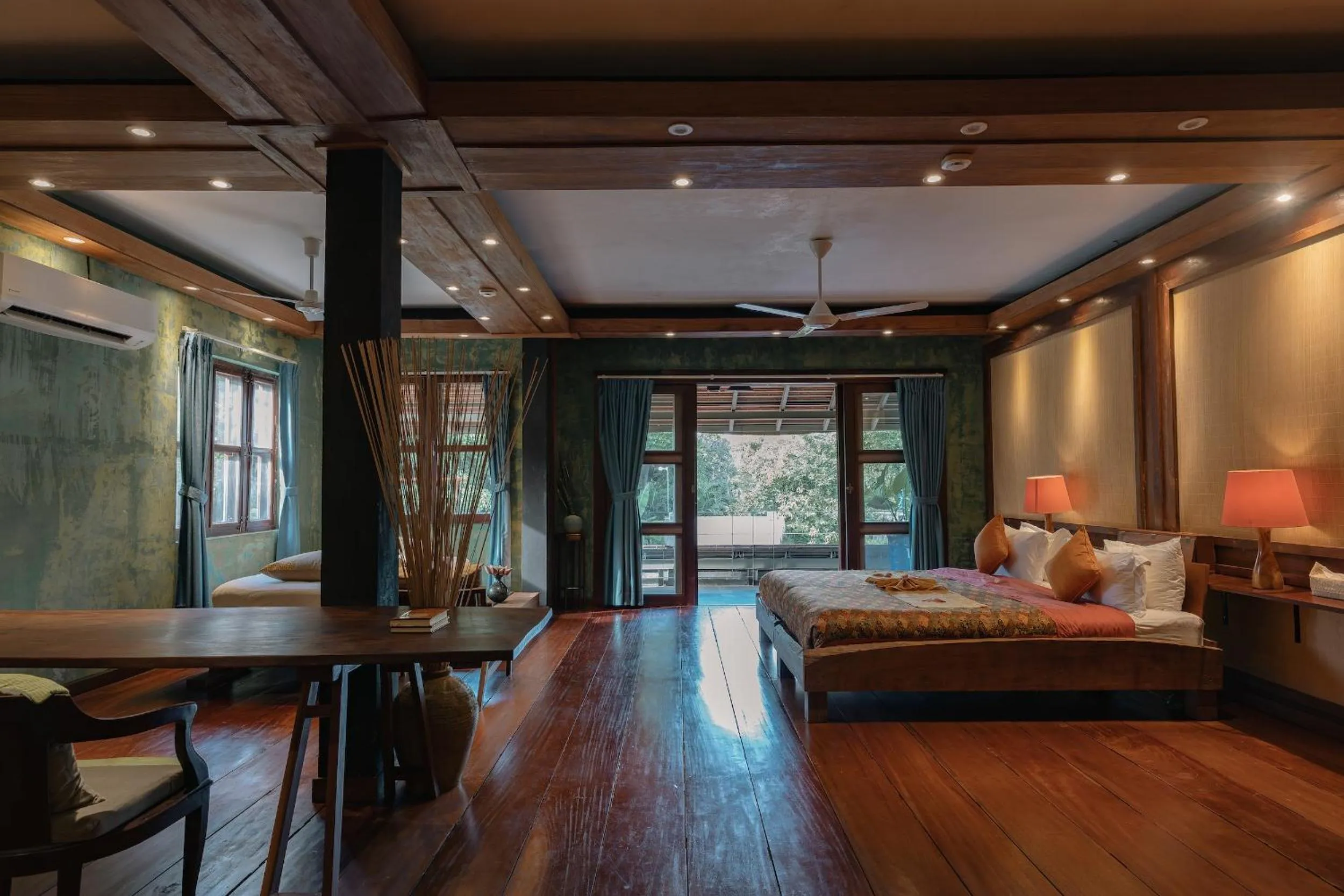 Photo of the whole room, Bed in Maisons Wat Kor