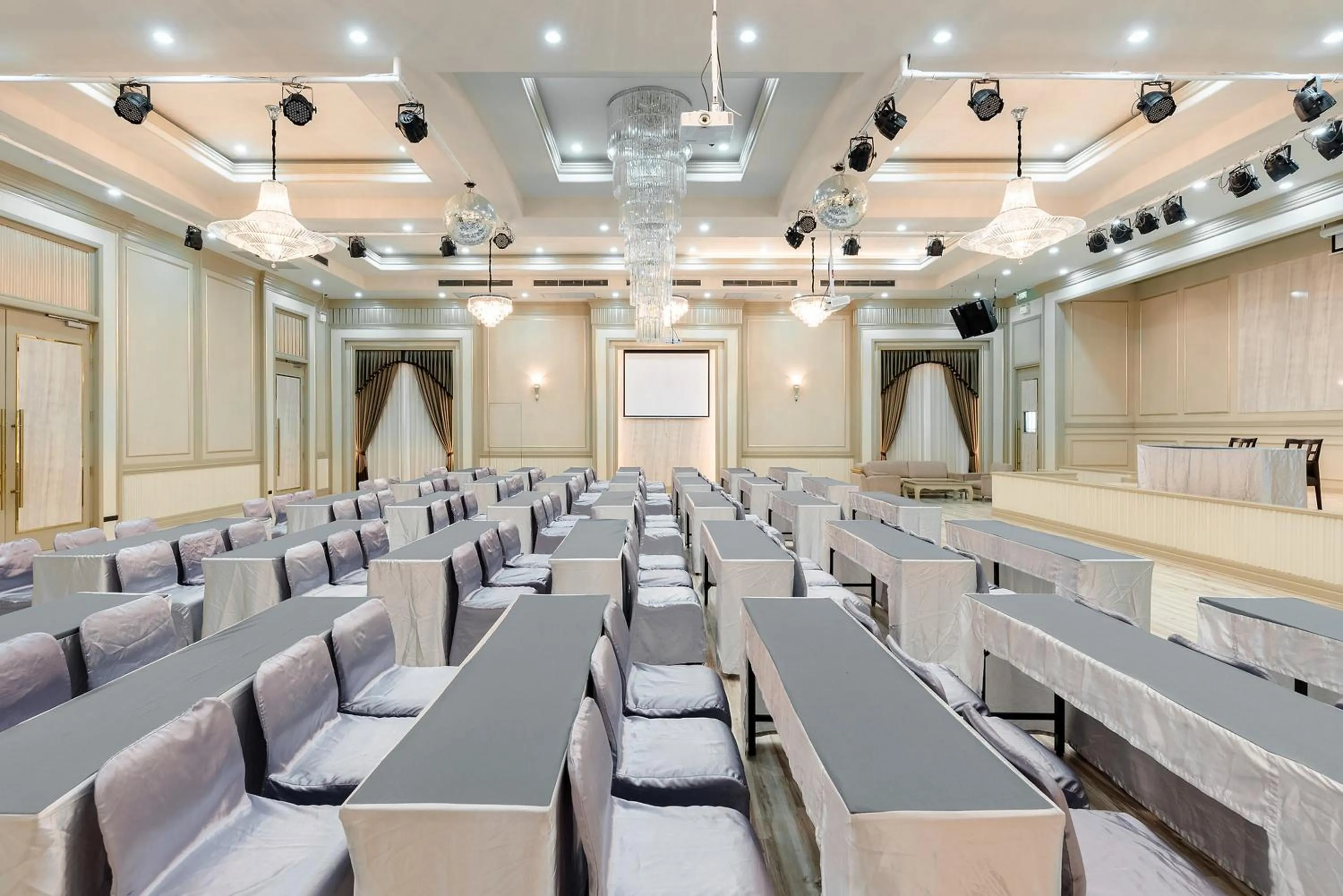 Meeting/conference room in Hin Nam Sai Suay