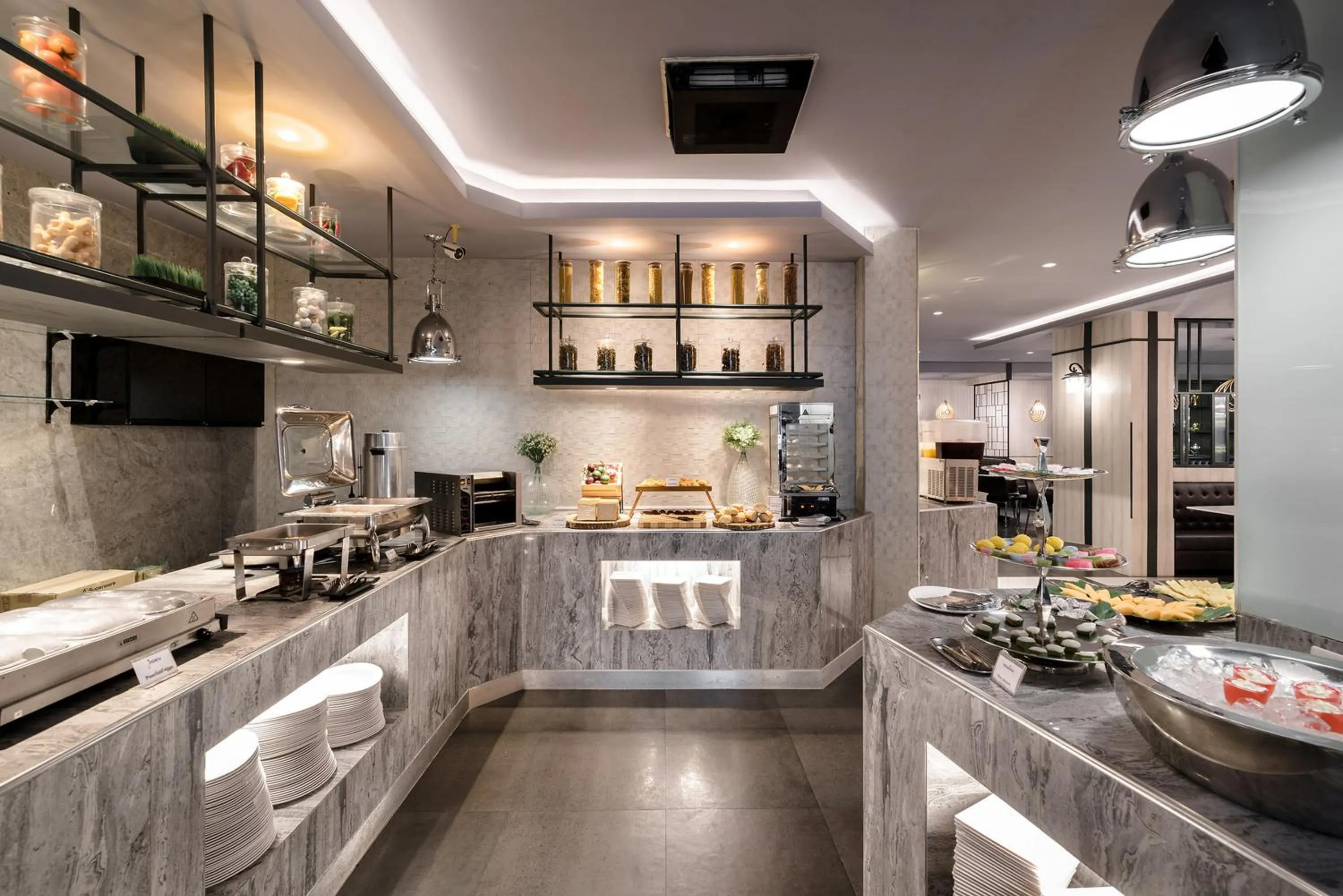 Buffet breakfast in Hin Nam Sai Suay