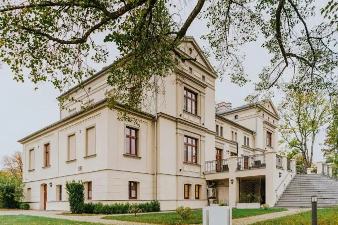 Property building in Pałac Warlity