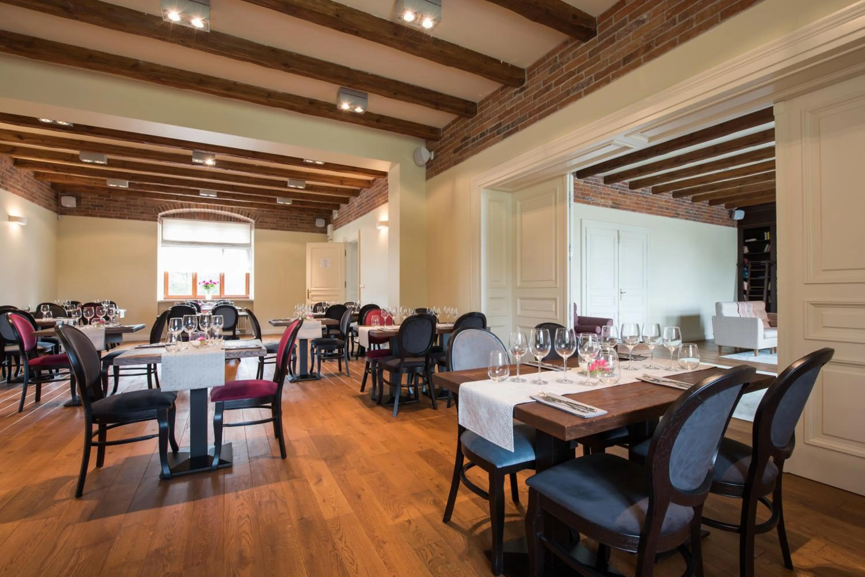 Restaurant/places to eat in Pałac Warlity