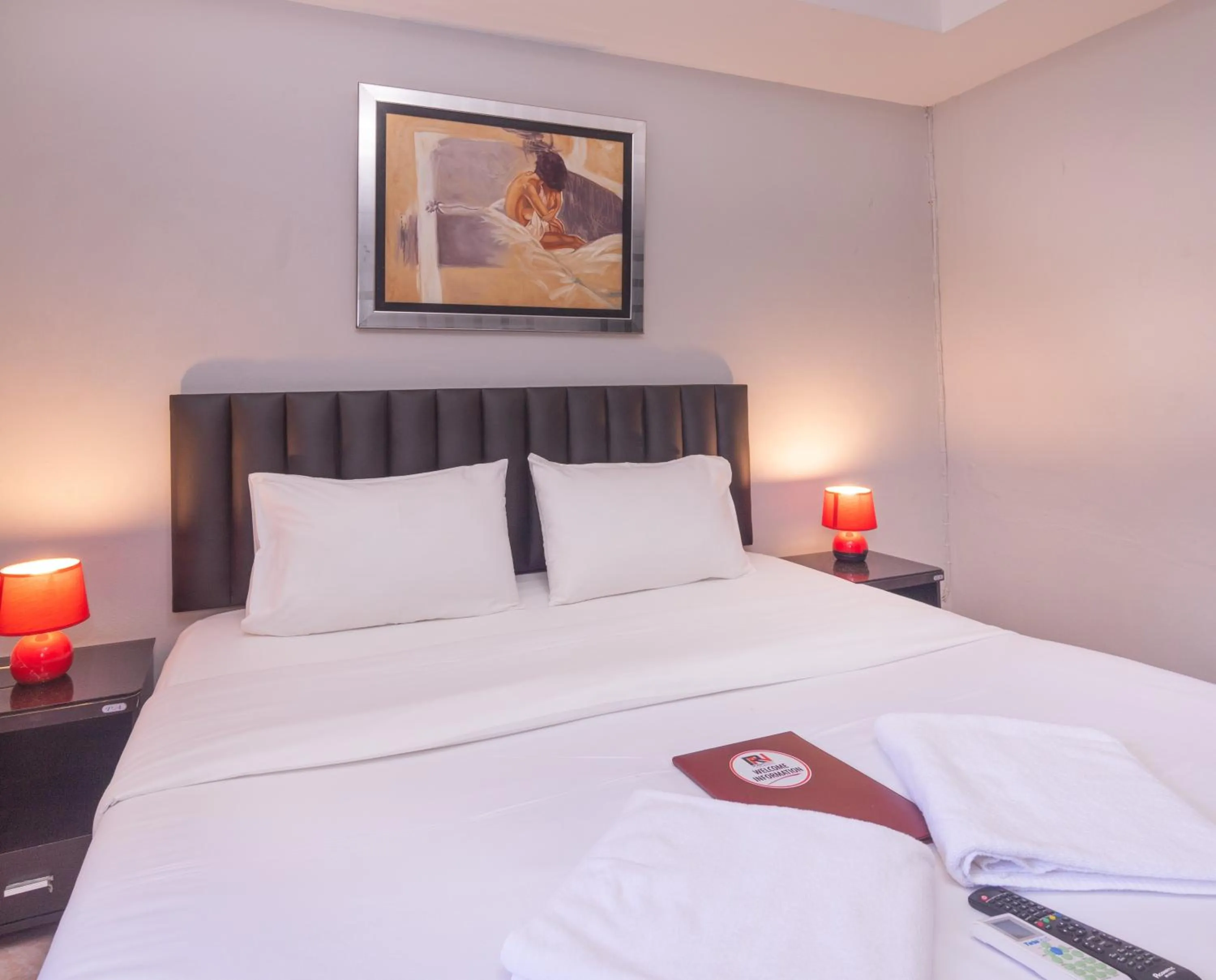 Bed in Robin's Nest Guesthouse & Restaurant