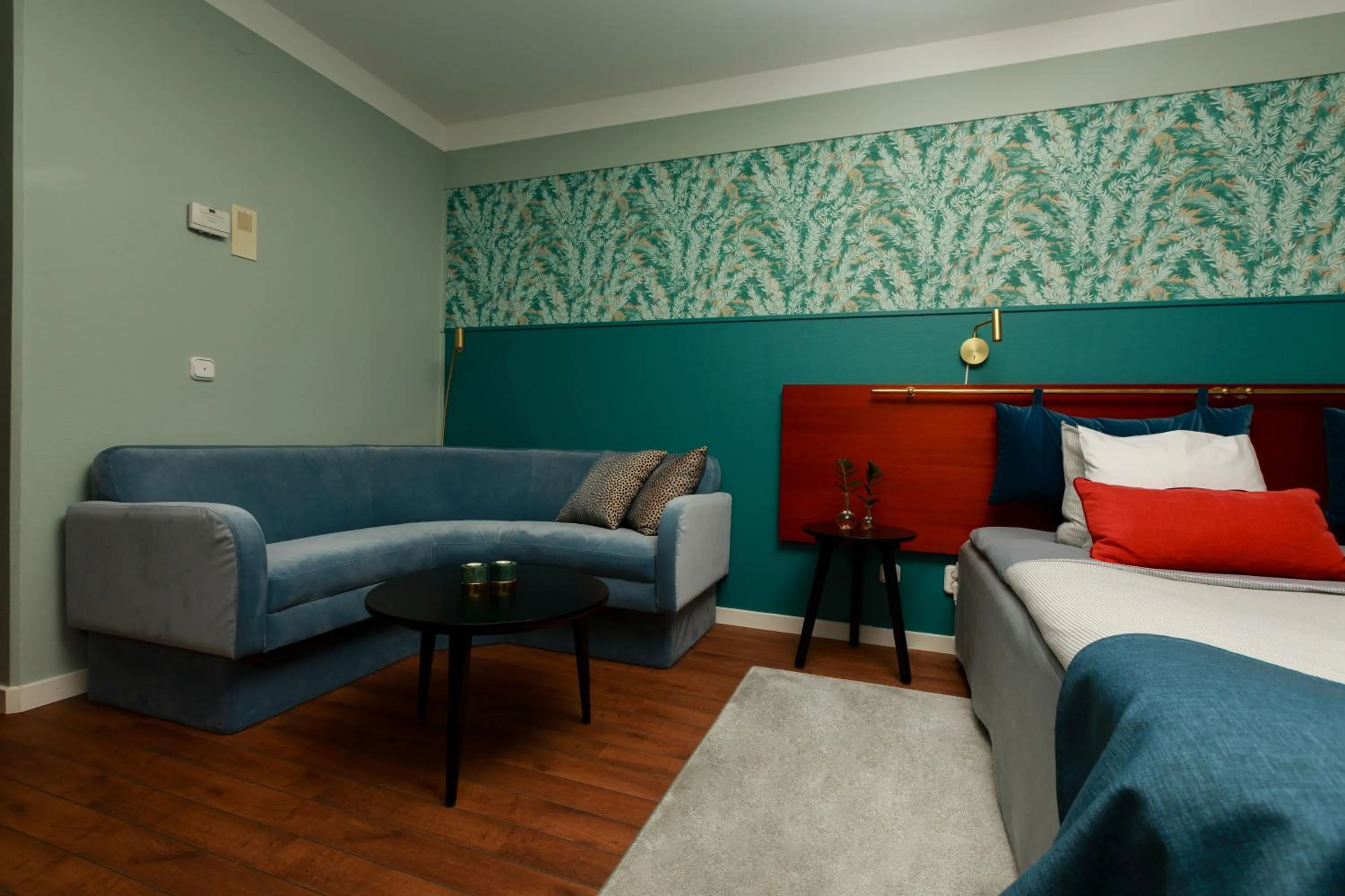 Seating area, Bed in Best Western Plus Västerviks Stadshotell