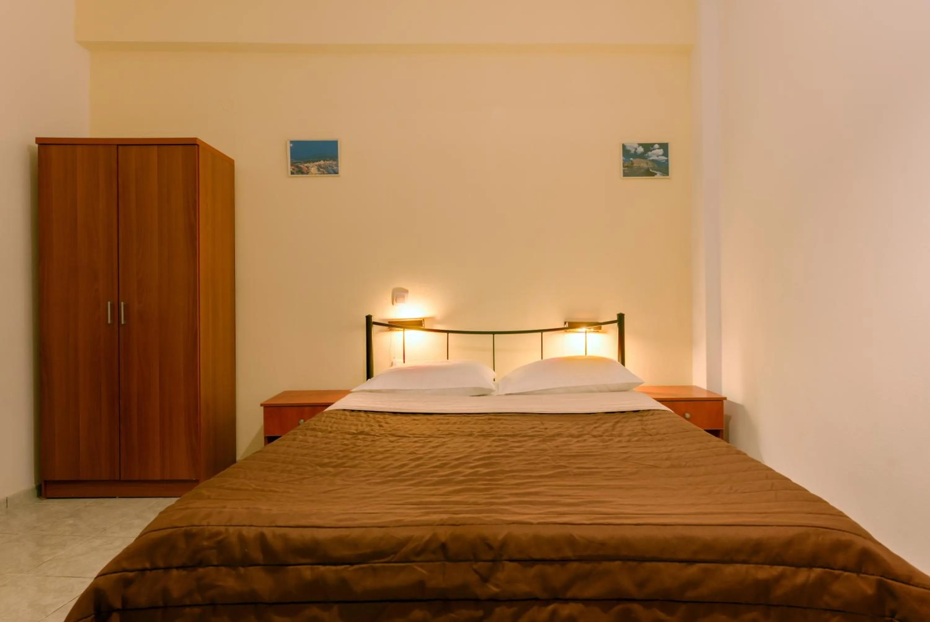 Bed in Onar Rooms & Studios