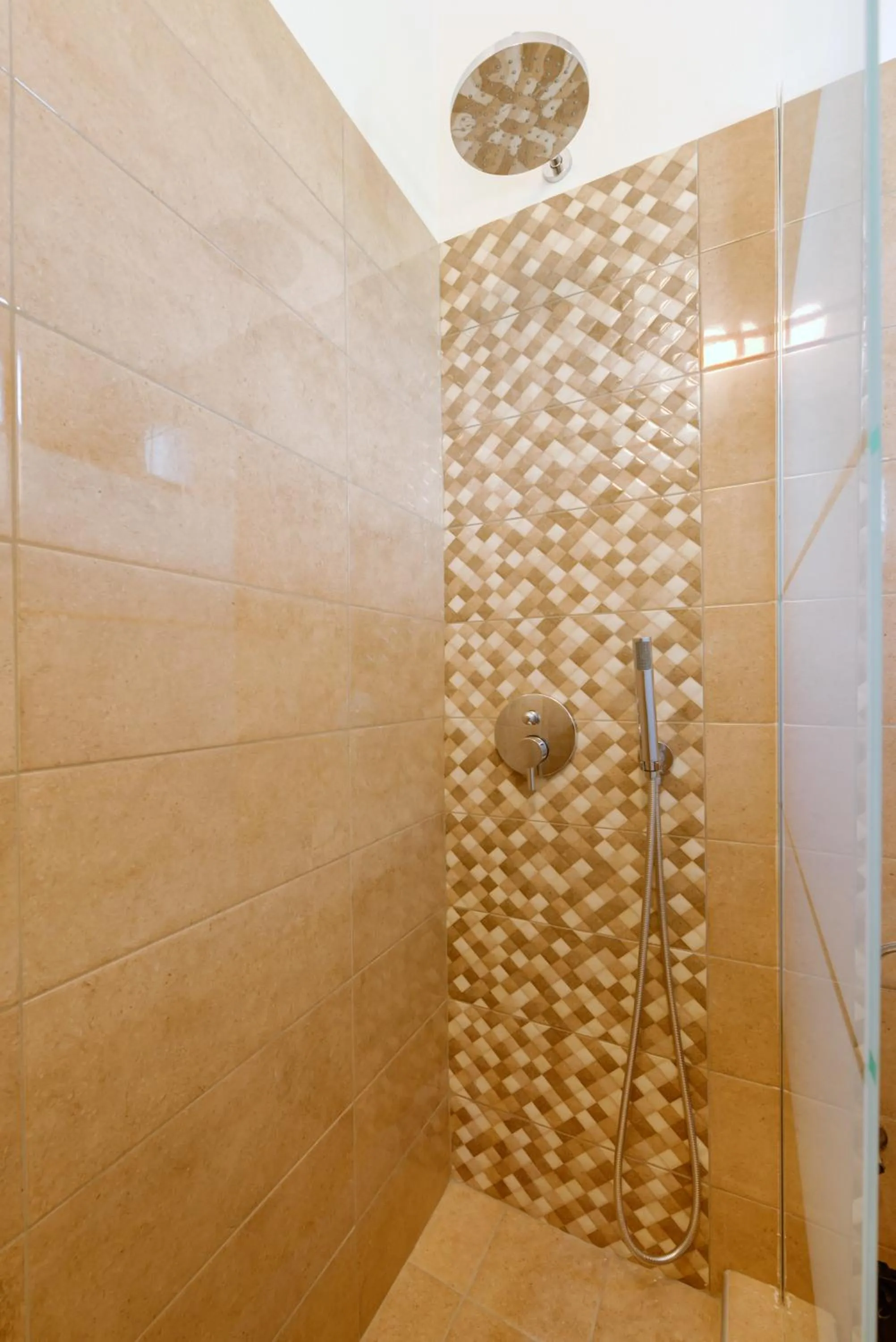 Shower in Onar Rooms & Studios
