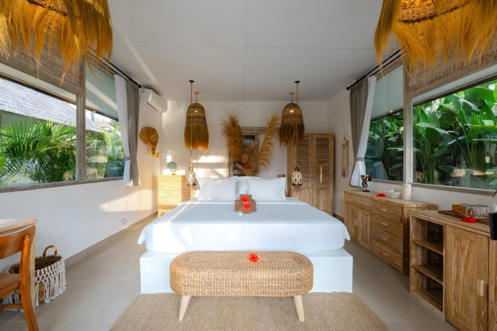 Photo of the whole room, Bed in La Joya Balangan Resort