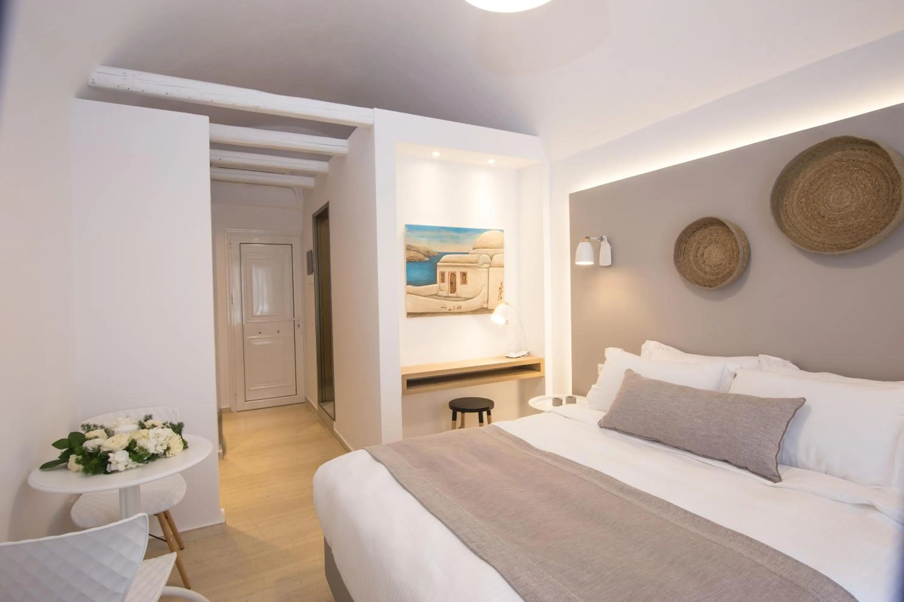 Photo of the whole room, Bed in Louis Studios Santorini