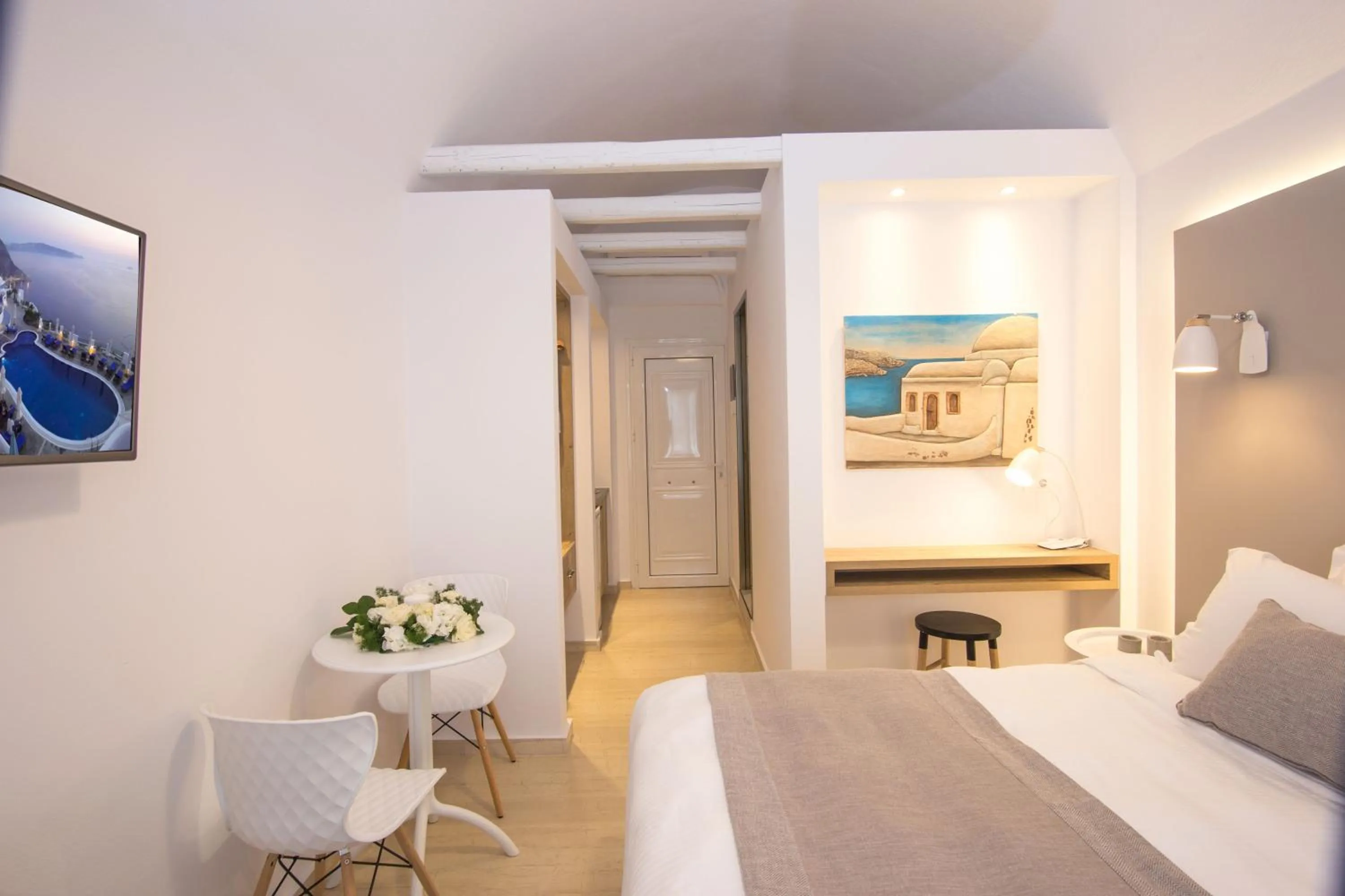 Photo of the whole room, Bed in Louis Studios Santorini