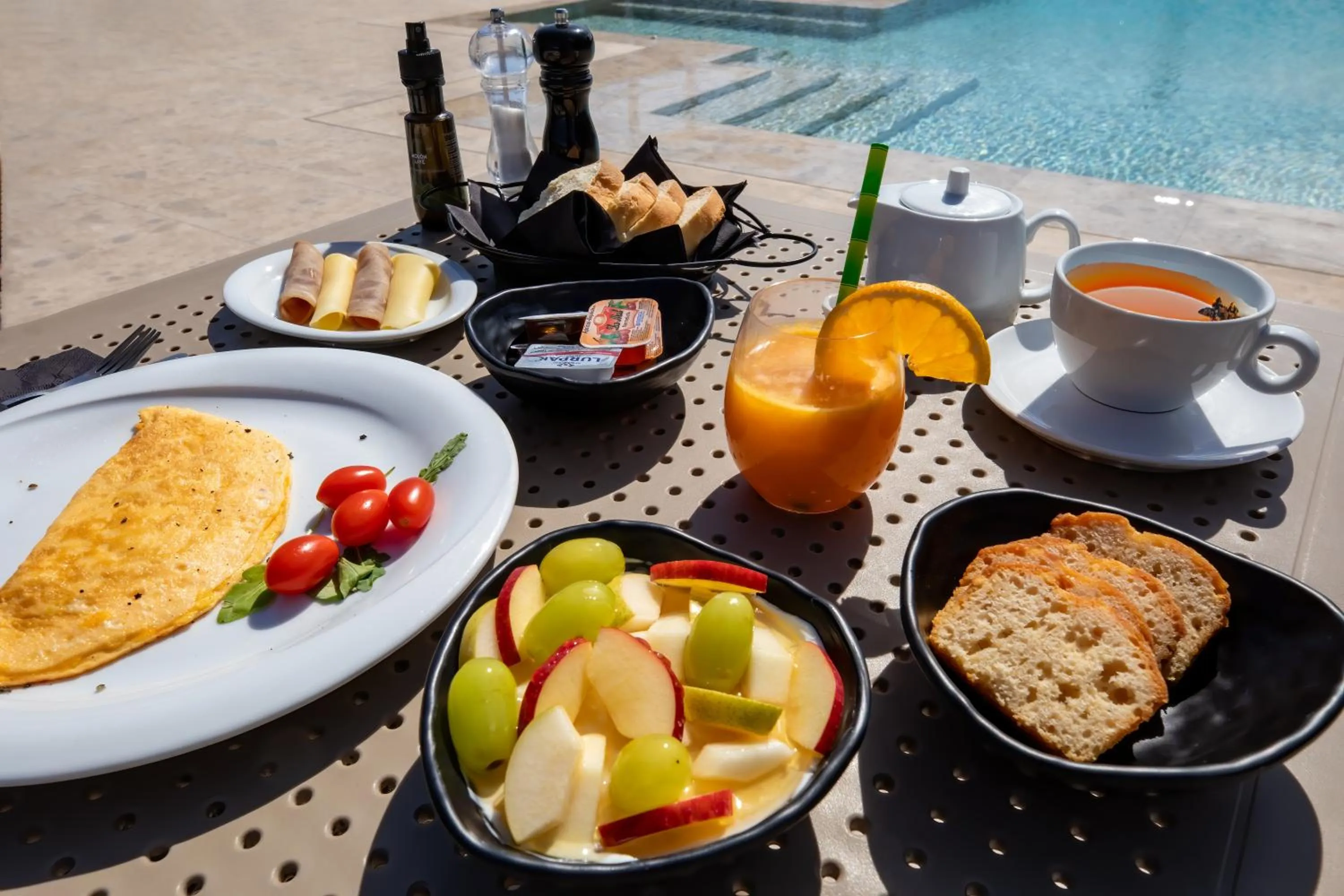 Breakfast in Louis Studios Santorini