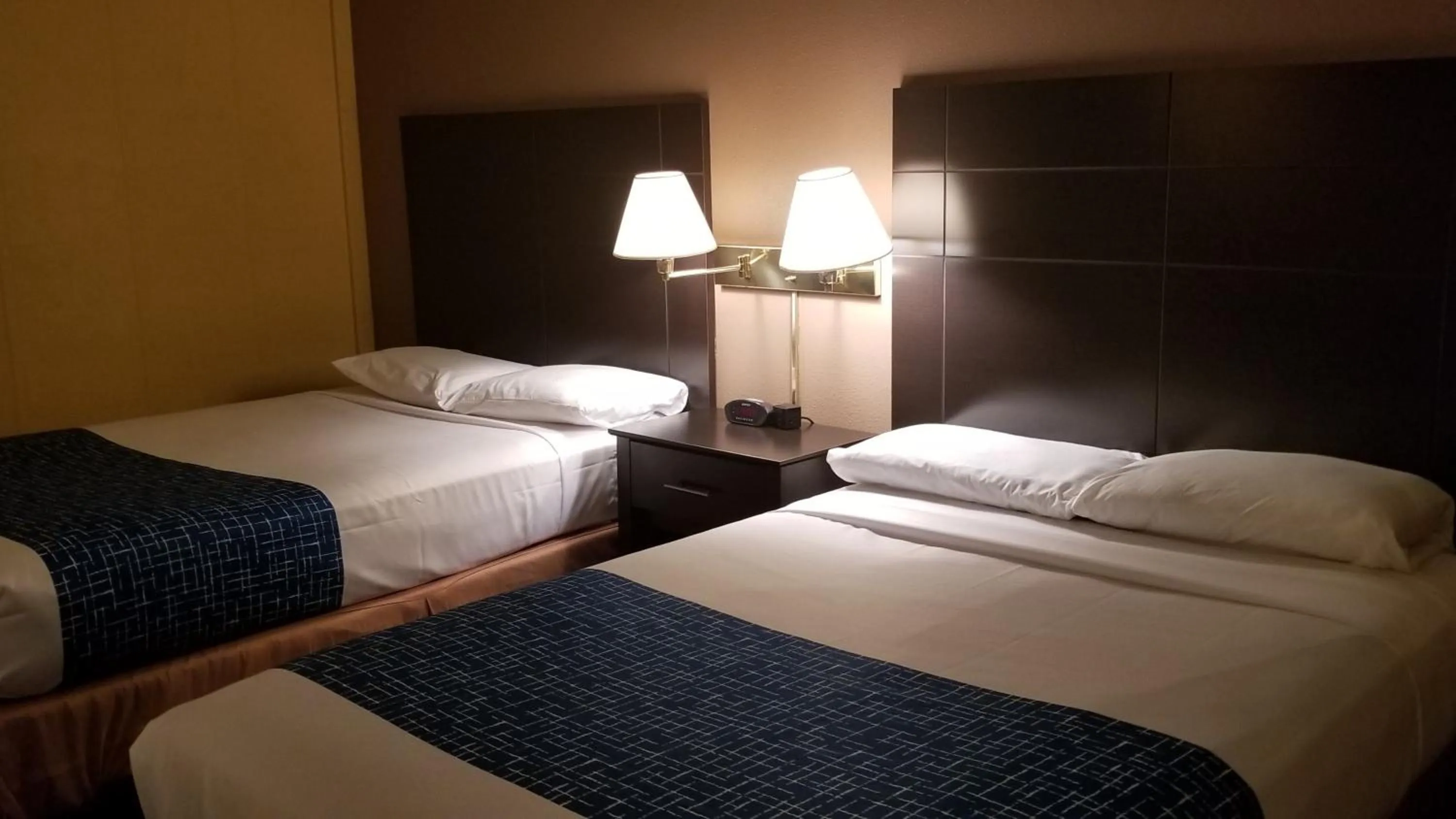 Bed in Alexander House Motel