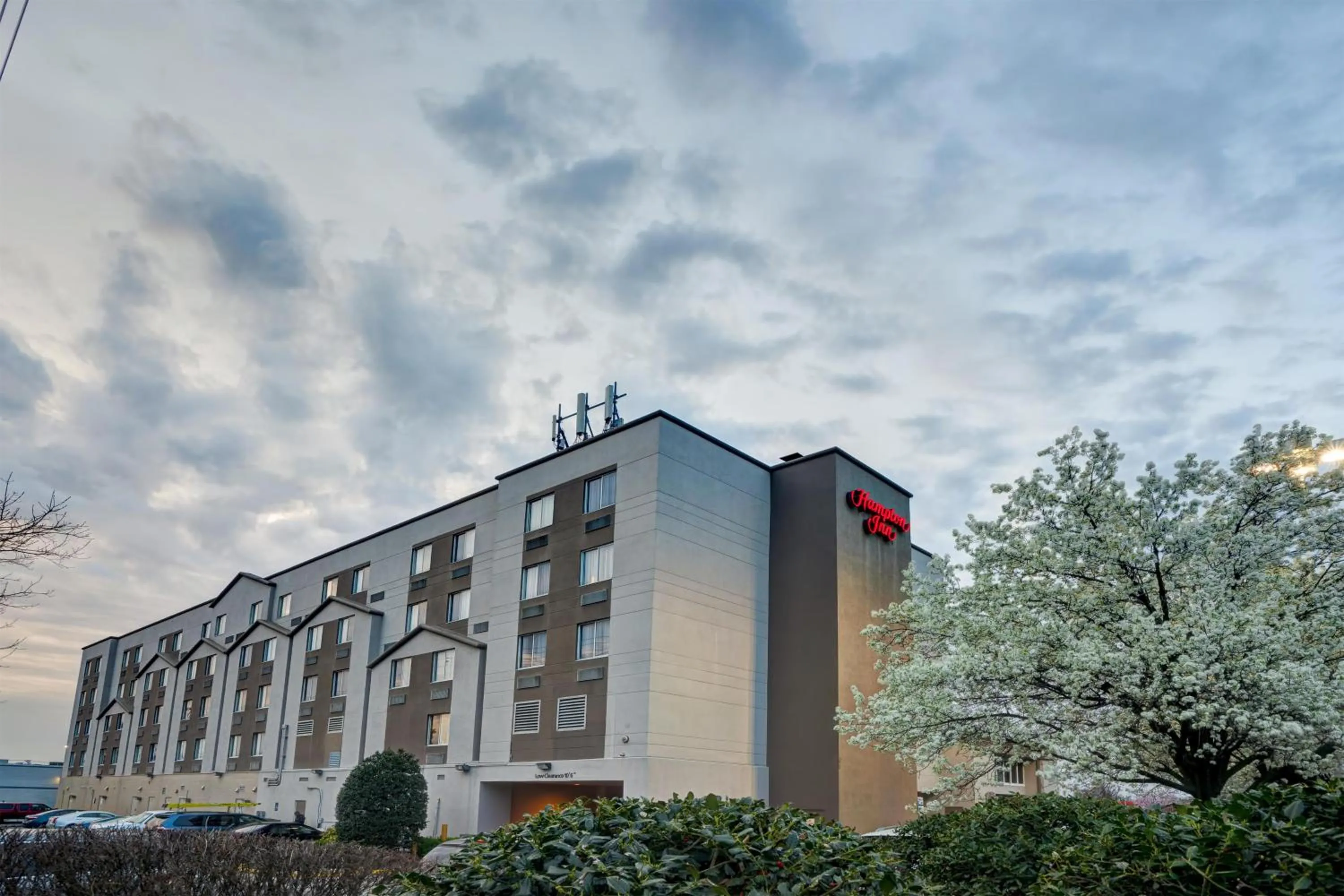 Property building in Hampton Inn Baltimore/Glen Burnie