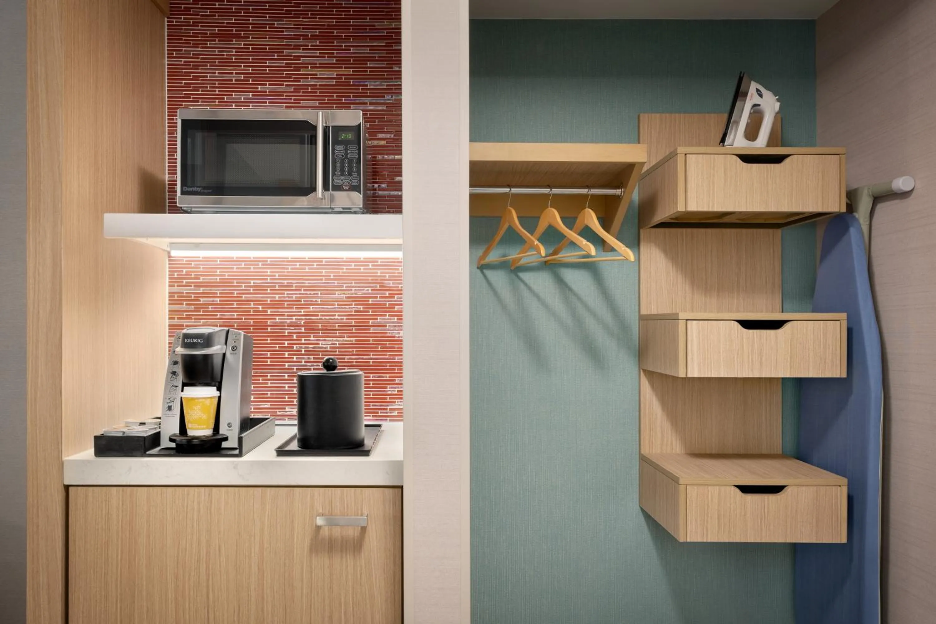 furniture in Hilton Garden Inn Tysons Corner