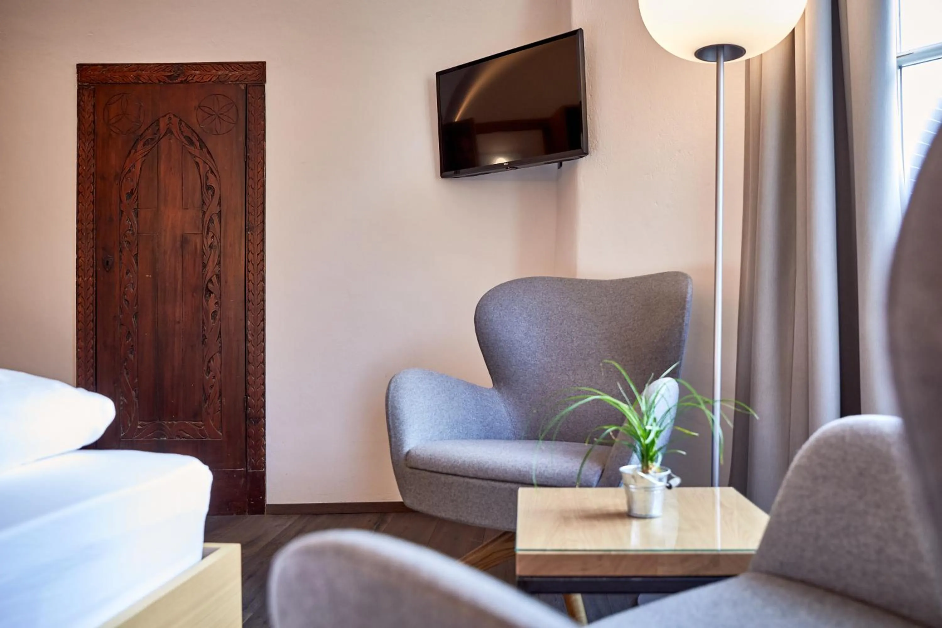 Seating area, Bed in Hotel Walther v.d. Vogelweide Superior