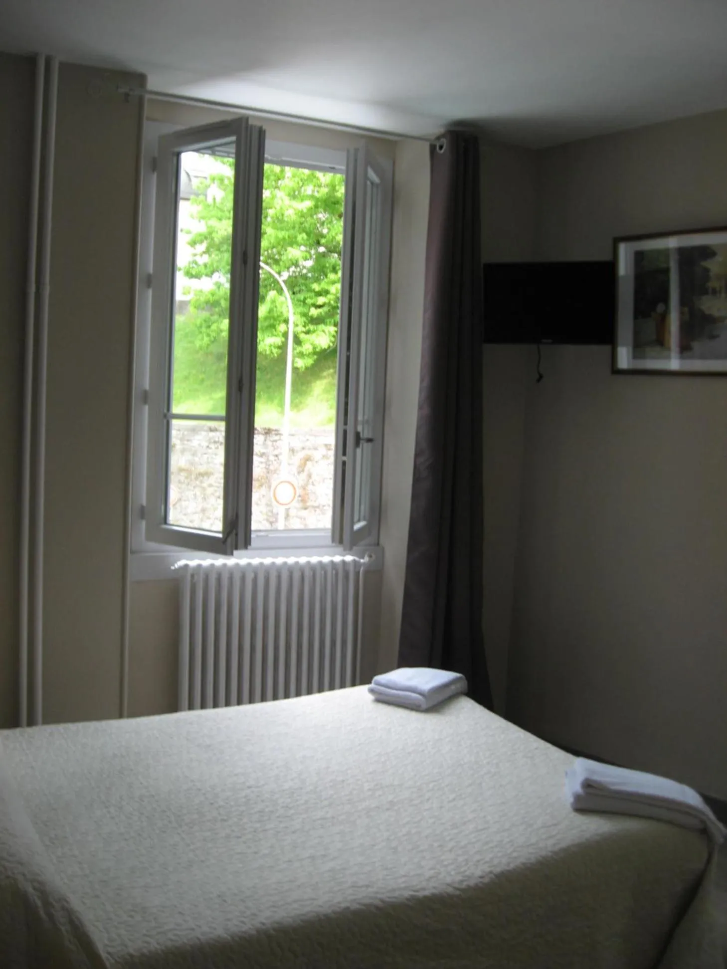 Bed in Hôtel Acropolis - Lourdes