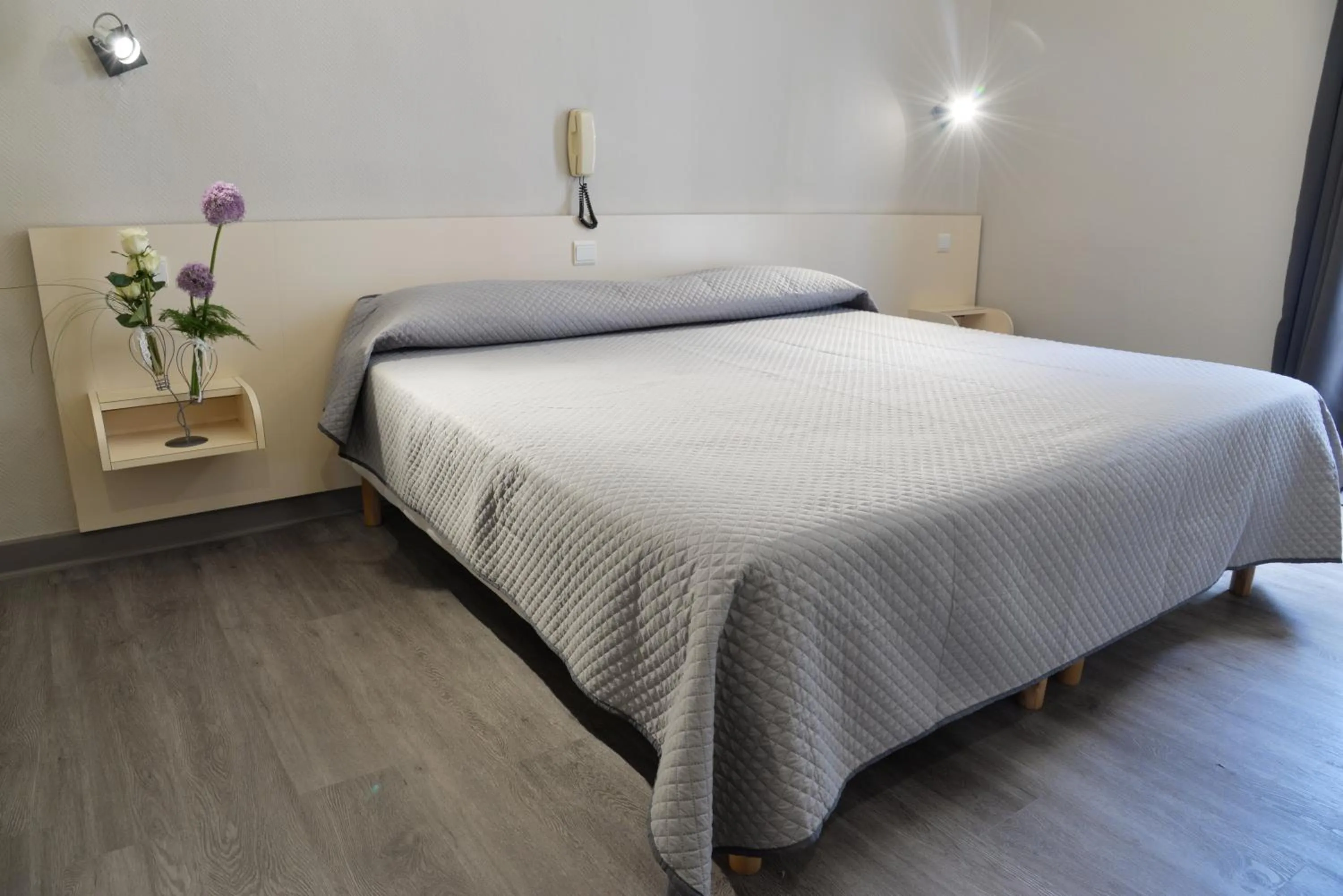 Bed in Hôtel Acropolis - Lourdes