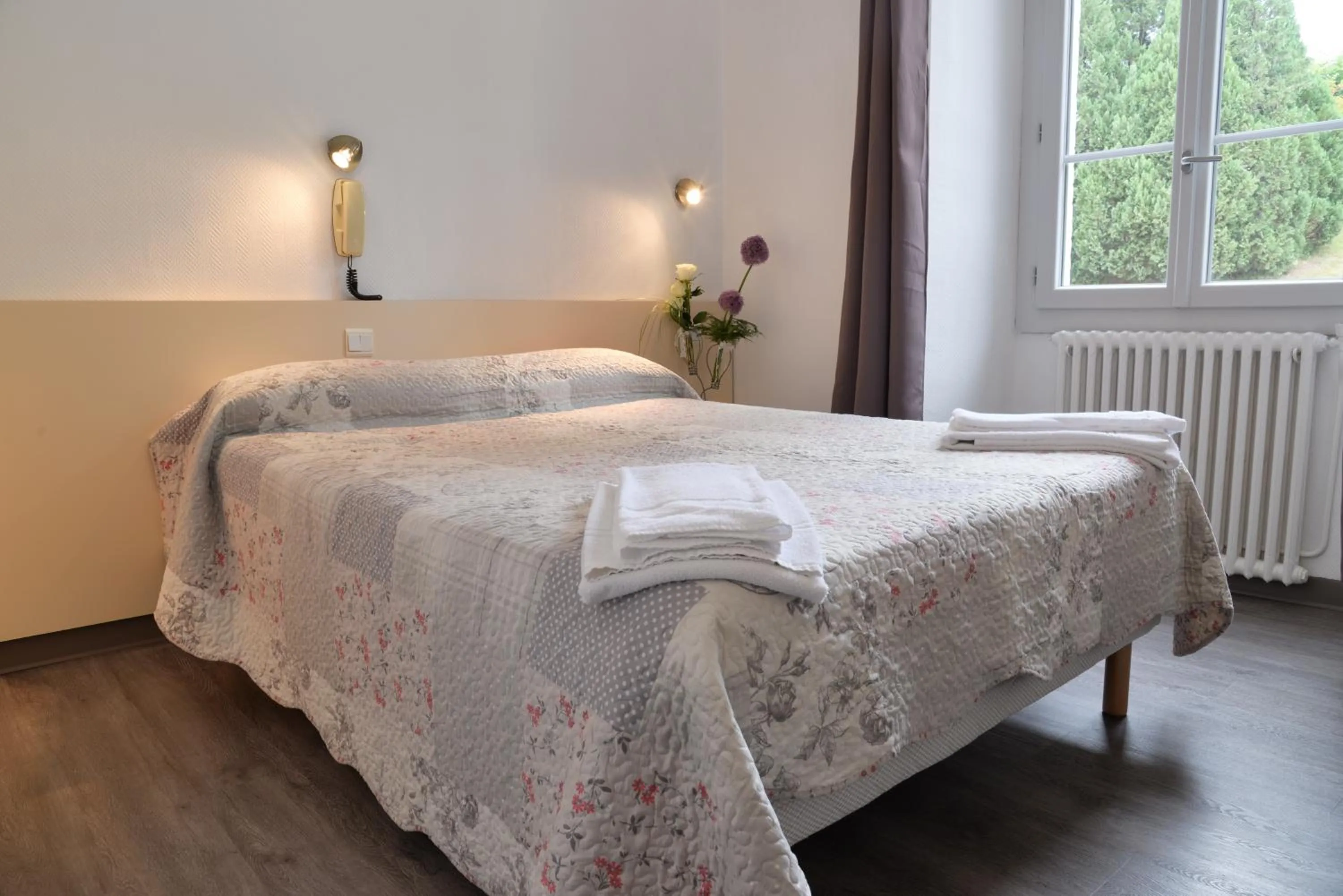 Bed in Hôtel Acropolis - Lourdes