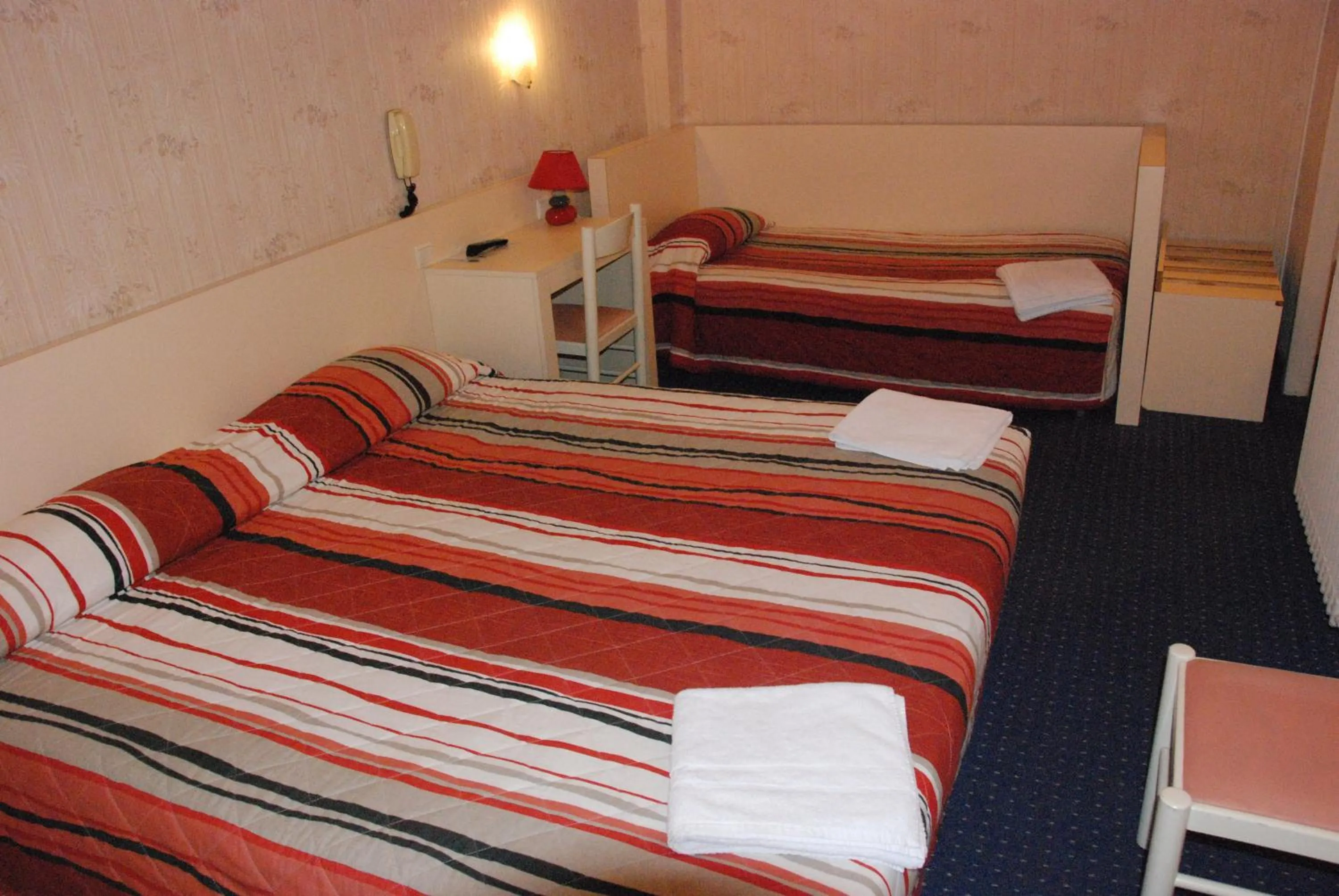 Bed in Hôtel Acropolis - Lourdes