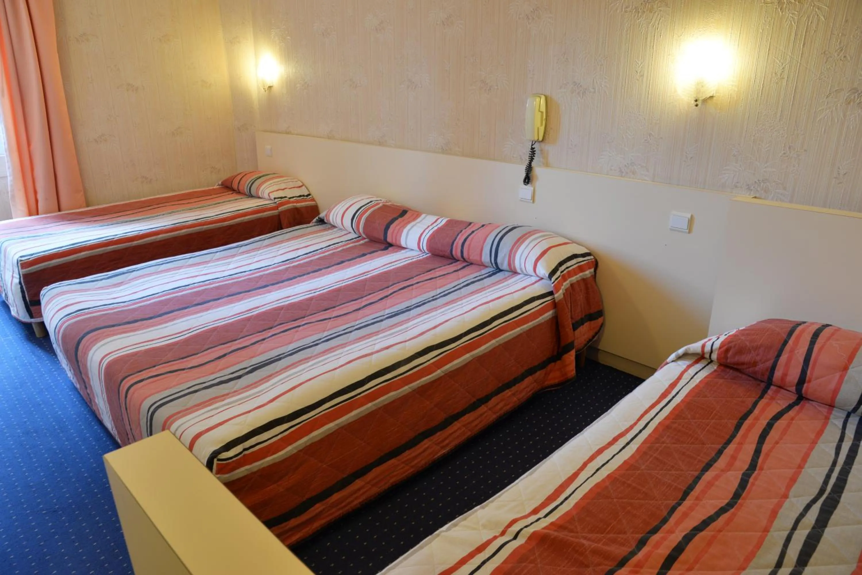 Bed in Hôtel Acropolis - Lourdes