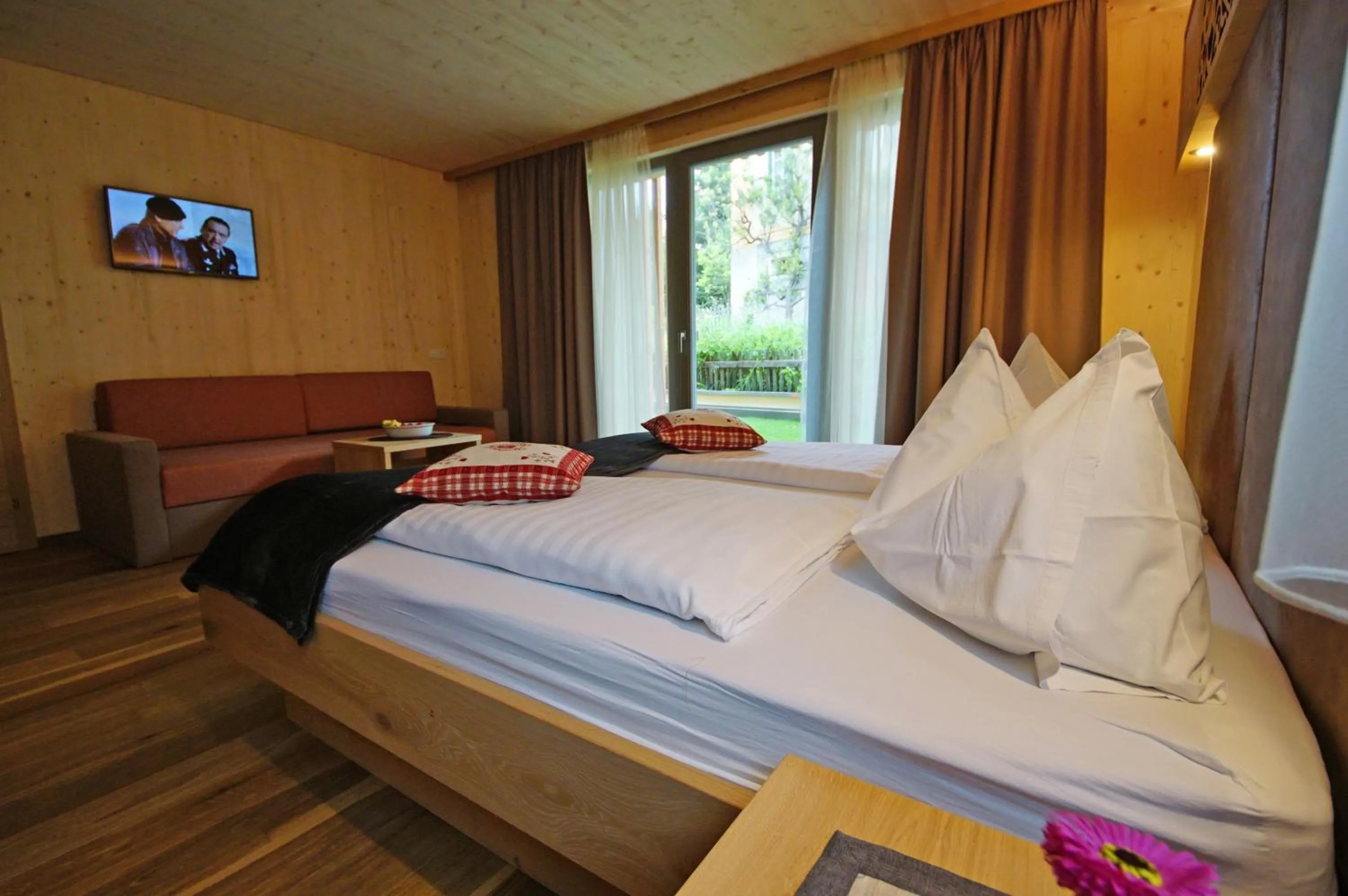 Photo of the whole room, Bed in La Palsa